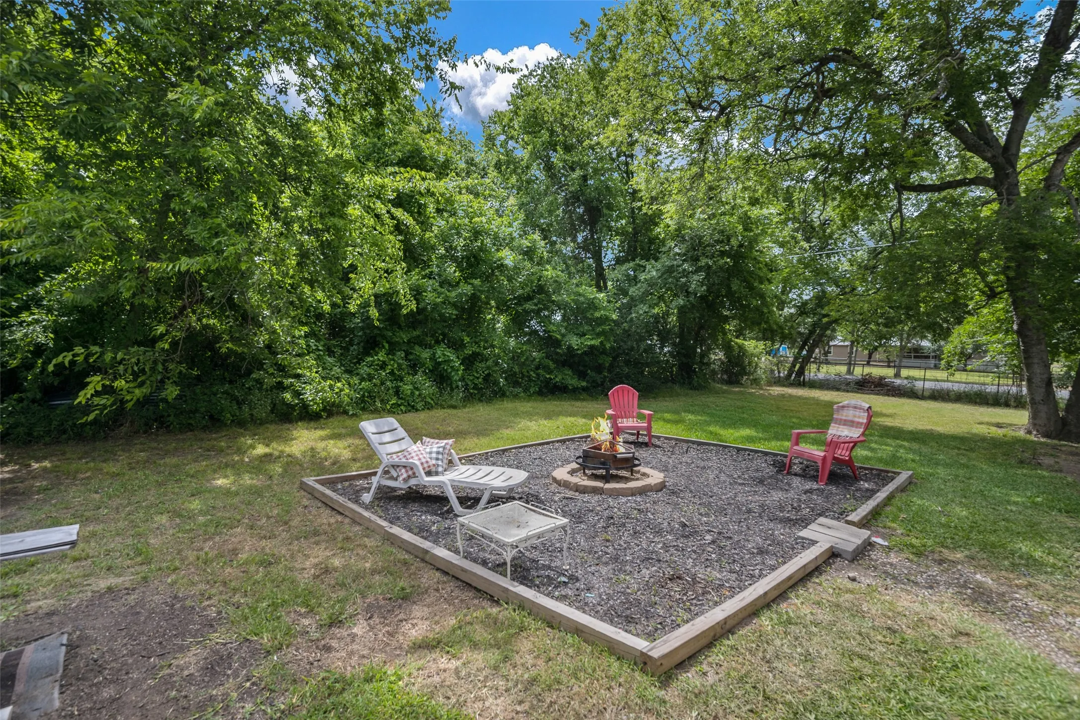 Single Family Residence For Sale in Kaufman County , 101 Smackover, Kemp, Texas 75143, 3 Bedroom, 2 Bathroom, Garage spaces, 1,500 Sqft, built in 1984, mls#21272347, Real Estate Agent in Kemp, Homes For Sale in Kaufman county, Homes For Sale in Kemp, Realtor in Kemp Texas, Real Estate Brokerage Independent Realty Texas, Luminita Cordes Realtor