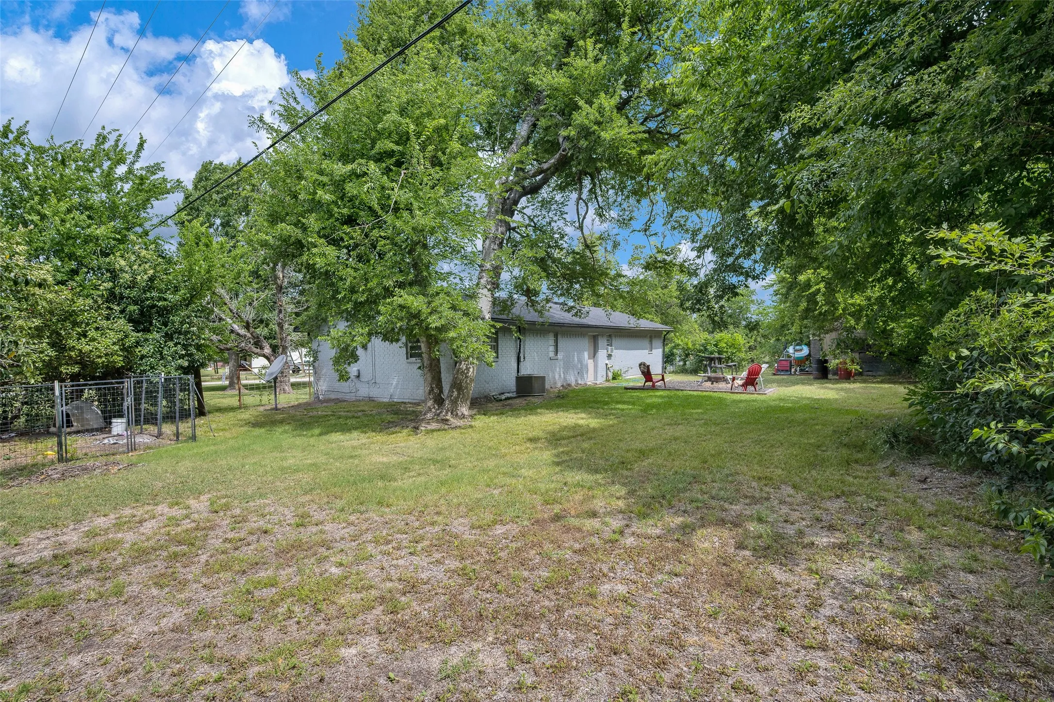 Single Family Residence For Sale in Kaufman County , 101 Smackover, Kemp, Texas 75143, 3 Bedroom, 2 Bathroom, Garage spaces, 1,500 Sqft, built in 1984, mls#21272347, Real Estate Agent in Kemp, Homes For Sale in Kaufman county, Homes For Sale in Kemp, Realtor in Kemp Texas, Real Estate Brokerage Independent Realty Texas, Luminita Cordes Realtor