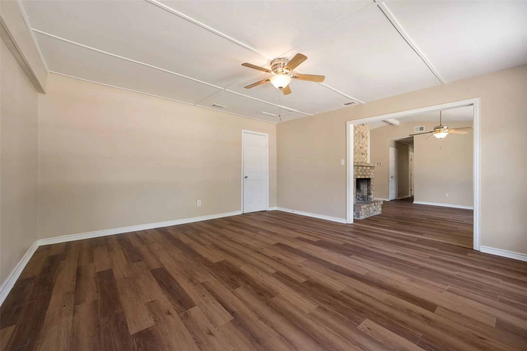 Single Family Residence For Sale in Kaufman County , 101 Smackover, Kemp, Texas 75143, 3 Bedroom, 2 Bathroom, Garage spaces, 1,500 Sqft, built in 1984, mls#21272347, Real Estate Agent in Kemp, Homes For Sale in Kaufman county, Homes For Sale in Kemp, Realtor in Kemp Texas, Real Estate Brokerage Independent Realty Texas, Luminita Cordes Realtor