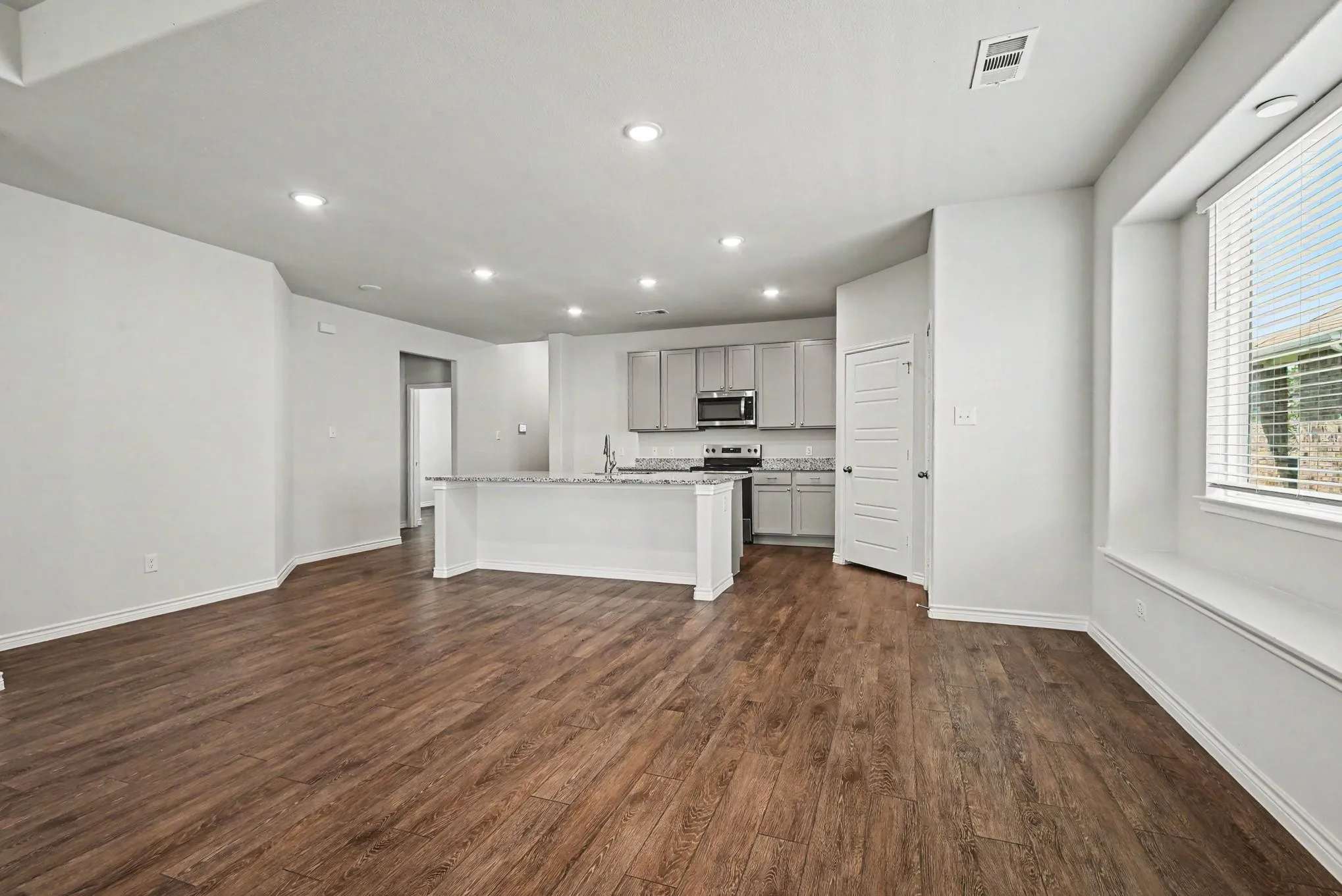Single Family Residence For Sale in Tarrant County , 9828 Dynamics Drive, Fort Worth, Texas 76131, 3 Bedroom, 2 Bathroom, 2 Garage spaces, 1,587 Sqft, built in 2024, mls#21271073, Real Estate Agent in Fort Worth, Homes For Sale in Tarrant county, Homes For Sale in Fort Worth, Realtor in Fort Worth Texas, Real Estate Brokerage Independent Realty Texas, Luminita Cordes Realtor