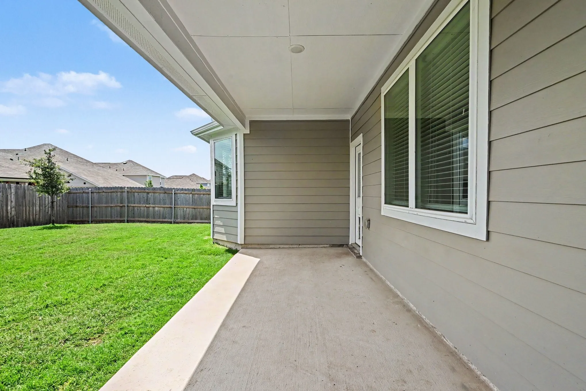 Single Family Residence For Sale in Tarrant County , 9828 Dynamics Drive, Fort Worth, Texas 76131, 3 Bedroom, 2 Bathroom, 2 Garage spaces, 1,587 Sqft, built in 2024, mls#21271073, Real Estate Agent in Fort Worth, Homes For Sale in Tarrant county, Homes For Sale in Fort Worth, Realtor in Fort Worth Texas, Real Estate Brokerage Independent Realty Texas, Luminita Cordes Realtor