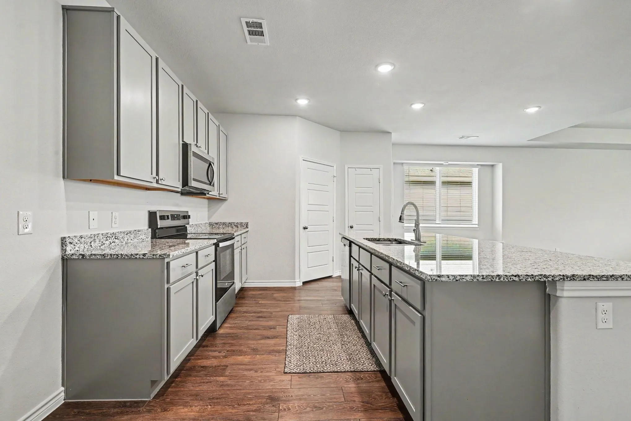 Single Family Residence For Sale in Tarrant County , 9828 Dynamics Drive, Fort Worth, Texas 76131, 3 Bedroom, 2 Bathroom, 2 Garage spaces, 1,587 Sqft, built in 2024, mls#21271073, Real Estate Agent in Fort Worth, Homes For Sale in Tarrant county, Homes For Sale in Fort Worth, Realtor in Fort Worth Texas, Real Estate Brokerage Independent Realty Texas, Luminita Cordes Realtor