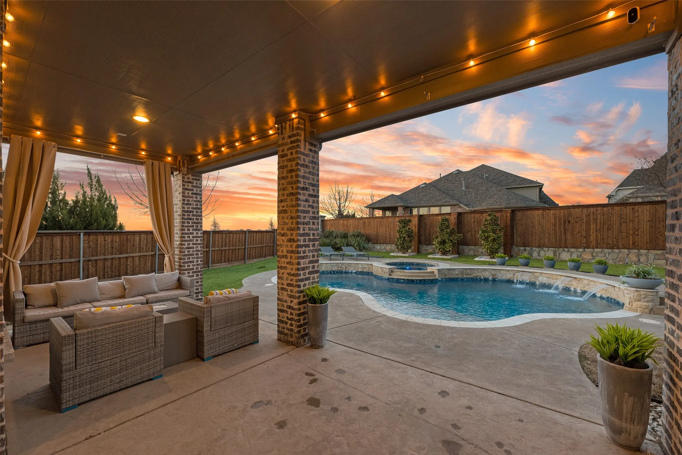 Single Family Residence For Sale in Collin County , 2900 Vaquero Lane, Celina, Texas 75009, 5 Bedroom, 5 Bathroom, 3 Garage spaces, 4,136 Sqft, built in 2018, mls#21272785, Real Estate Agent in Celina, Homes For Sale in Collin county, Homes For Sale in Celina, Realtor in Celina Texas, Real Estate Brokerage Independent Realty Texas, Luminita Cordes Realtor