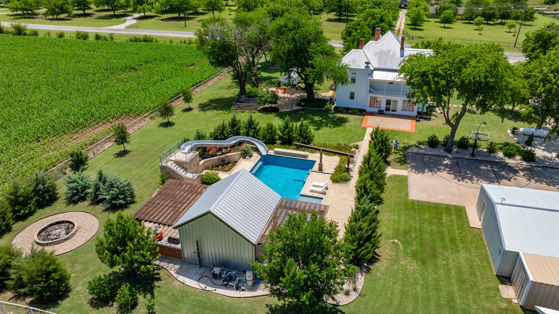 Single Family Residence For Sale in Cooke County , 5217 W Fm 922, Valley View, Texas 76272, 4 Bedroom, 2 Bathroom, Garage spaces, 2,608 Sqft, built in 1902, mls#21269027, Real Estate Agent in Valley View, Homes For Sale in Cooke county, Homes For Sale in Valley View, Realtor in Valley View Texas, Real Estate Brokerage Independent Realty Texas, Luminita Cordes Realtor