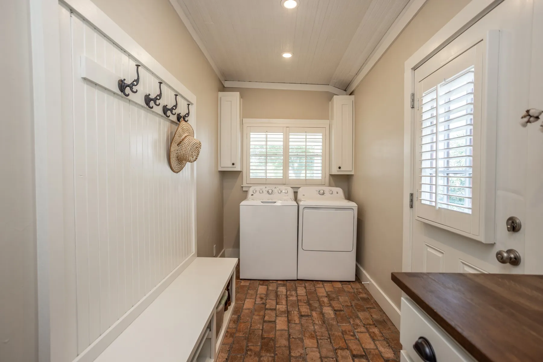 Single Family Residence For Sale in Cooke County , 5217 W Fm 922, Valley View, Texas 76272, 4 Bedroom, 2 Bathroom, Garage spaces, 2,608 Sqft, built in 1902, mls#21269027, Real Estate Agent in Valley View, Homes For Sale in Cooke county, Homes For Sale in Valley View, Realtor in Valley View Texas, Real Estate Brokerage Independent Realty Texas, Luminita Cordes Realtor