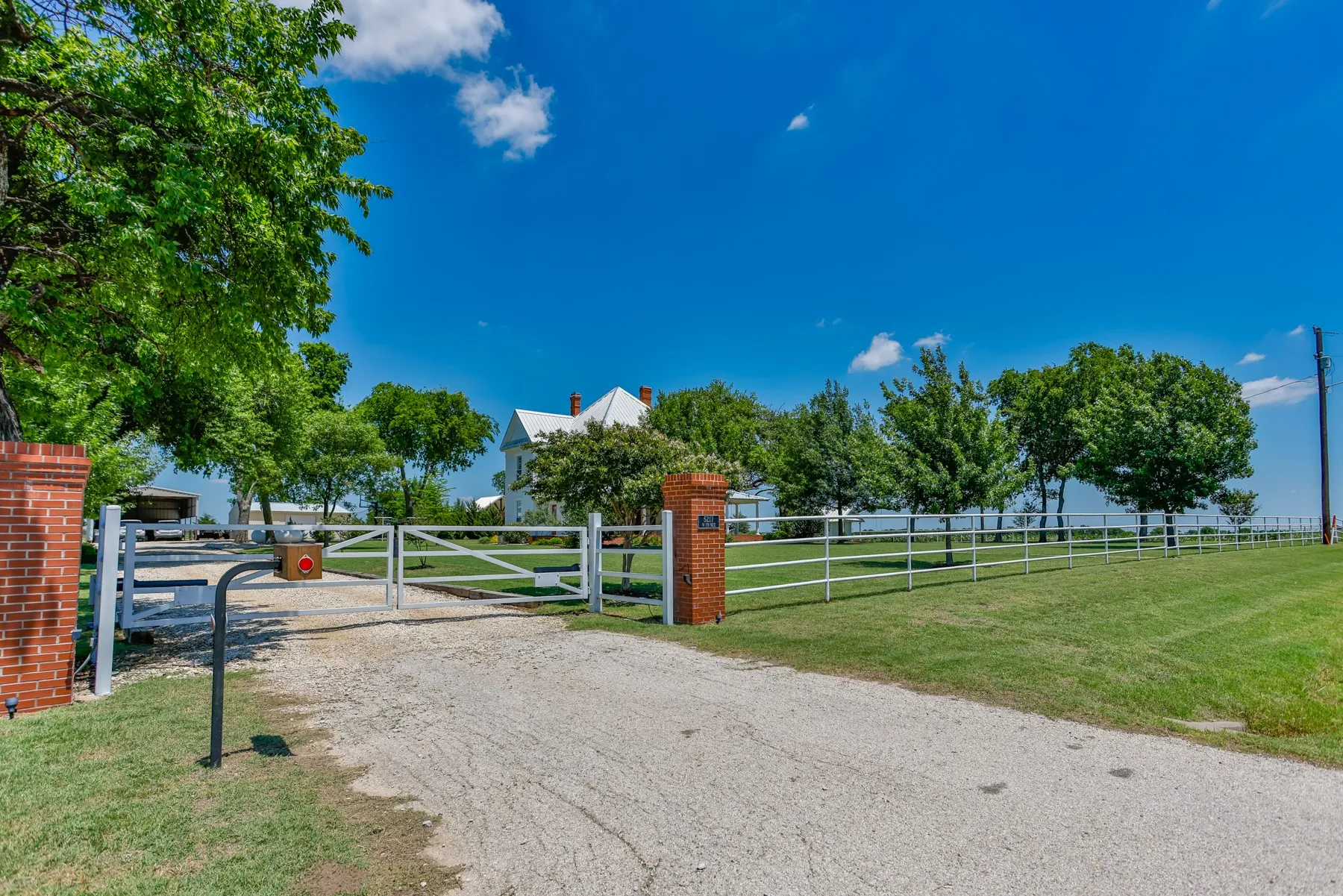Single Family Residence For Sale in Cooke County , 5217 W Fm 922, Valley View, Texas 76272, 4 Bedroom, 2 Bathroom, Garage spaces, 2,608 Sqft, built in 1902, mls#21269027, Real Estate Agent in Valley View, Homes For Sale in Cooke county, Homes For Sale in Valley View, Realtor in Valley View Texas, Real Estate Brokerage Independent Realty Texas, Luminita Cordes Realtor