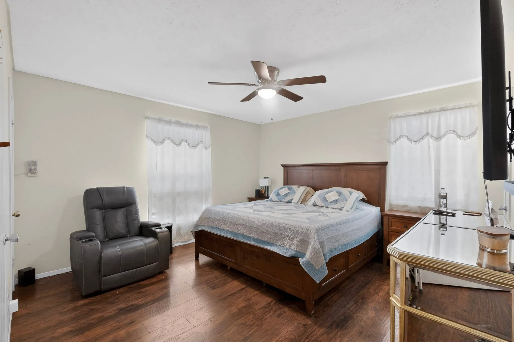 Single Family Residence For Sale in Dallas County , 8927 Beckley View Avenue, Dallas, Texas 75232, 4 Bedroom, 3 Bathroom, Garage spaces, 2,048 Sqft, built in 1940, mls#21272786, Real Estate Agent in Dallas, Homes For Sale in Dallas county, Homes For Sale in Dallas, Realtor in Dallas Texas, Real Estate Brokerage Independent Realty Texas, Luminita Cordes Realtor