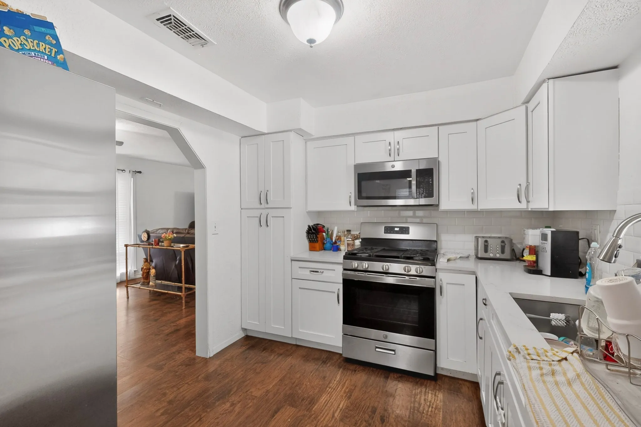 Single Family Residence For Sale in Dallas County , 8927 Beckley View Avenue, Dallas, Texas 75232, 4 Bedroom, 3 Bathroom, Garage spaces, 2,048 Sqft, built in 1940, mls#21272786, Real Estate Agent in Dallas, Homes For Sale in Dallas county, Homes For Sale in Dallas, Realtor in Dallas Texas, Real Estate Brokerage Independent Realty Texas, Luminita Cordes Realtor