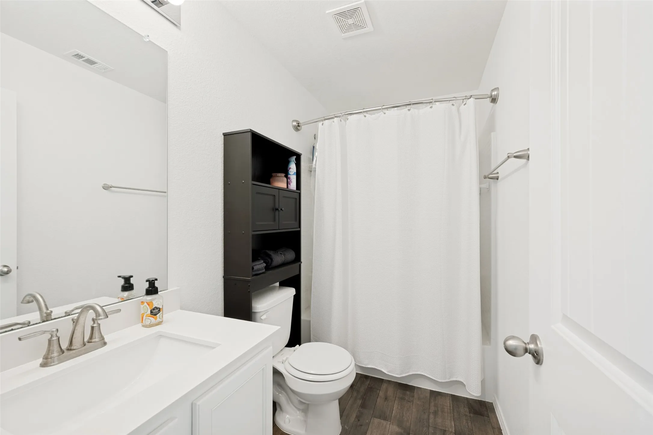 Single Family Residence For Sale in Tarrant County , 10612 Desert Cove, Fort Worth, Texas 76108, 4 Bedroom, 4 Bathroom, 2 Garage spaces, 2,615 Sqft, built in 2020, mls#21271332, Real Estate Agent in Fort Worth, Homes For Sale in Tarrant county, Homes For Sale in Fort Worth, Realtor in Fort Worth Texas, Real Estate Brokerage Independent Realty Texas, Luminita Cordes Realtor