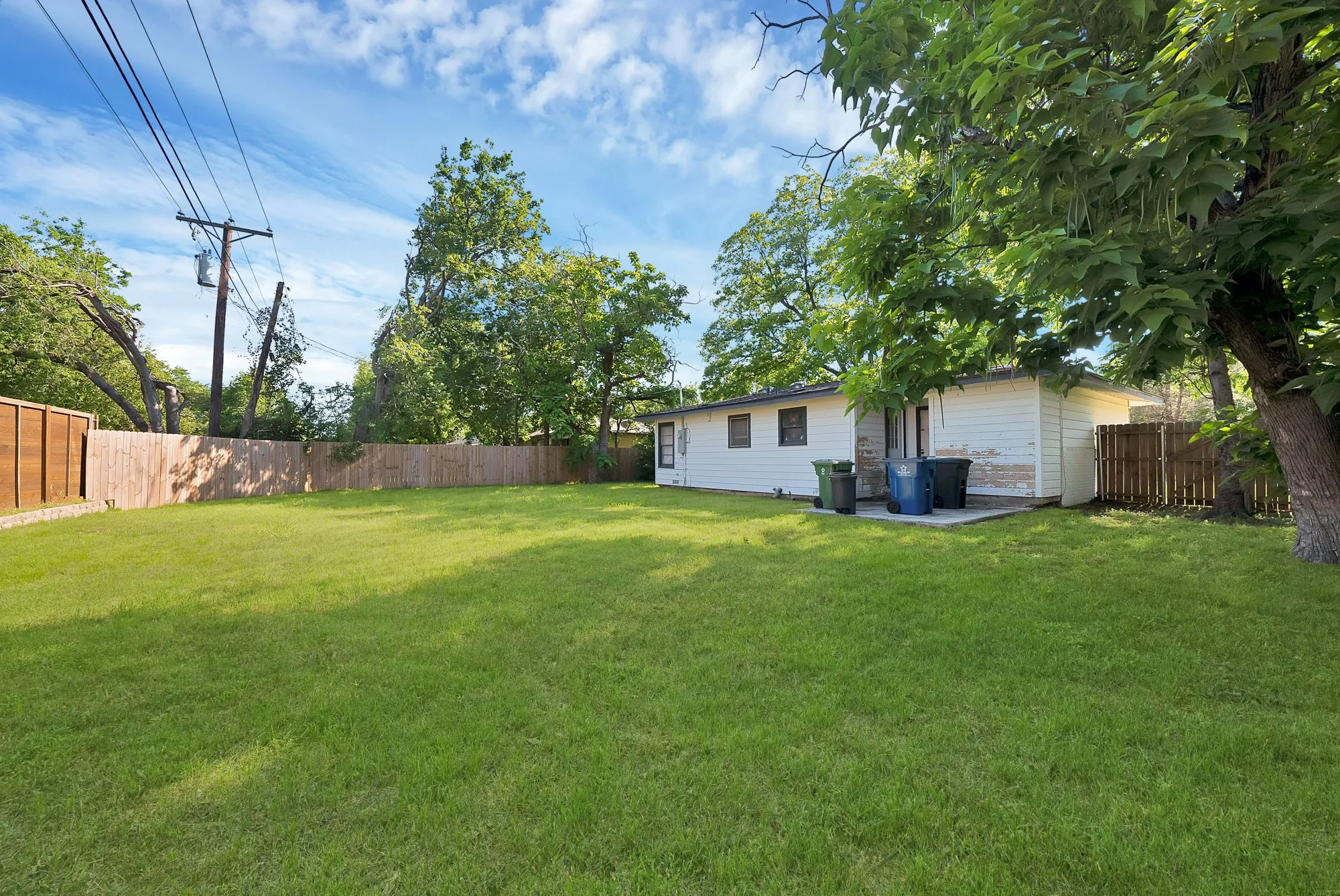 Single Family Residence For Sale in Tarrant County , 1103 Bellaire Drive, Grapevine, Texas 76051, 2 Bedroom, 1 Bathroom, Garage spaces, 814 Sqft, built in 1952, mls#21270851, Real Estate Agent in Grapevine, Homes For Sale in Tarrant county, Homes For Sale in Grapevine, Realtor in Grapevine Texas, Real Estate Brokerage Independent Realty Texas, Luminita Cordes Realtor