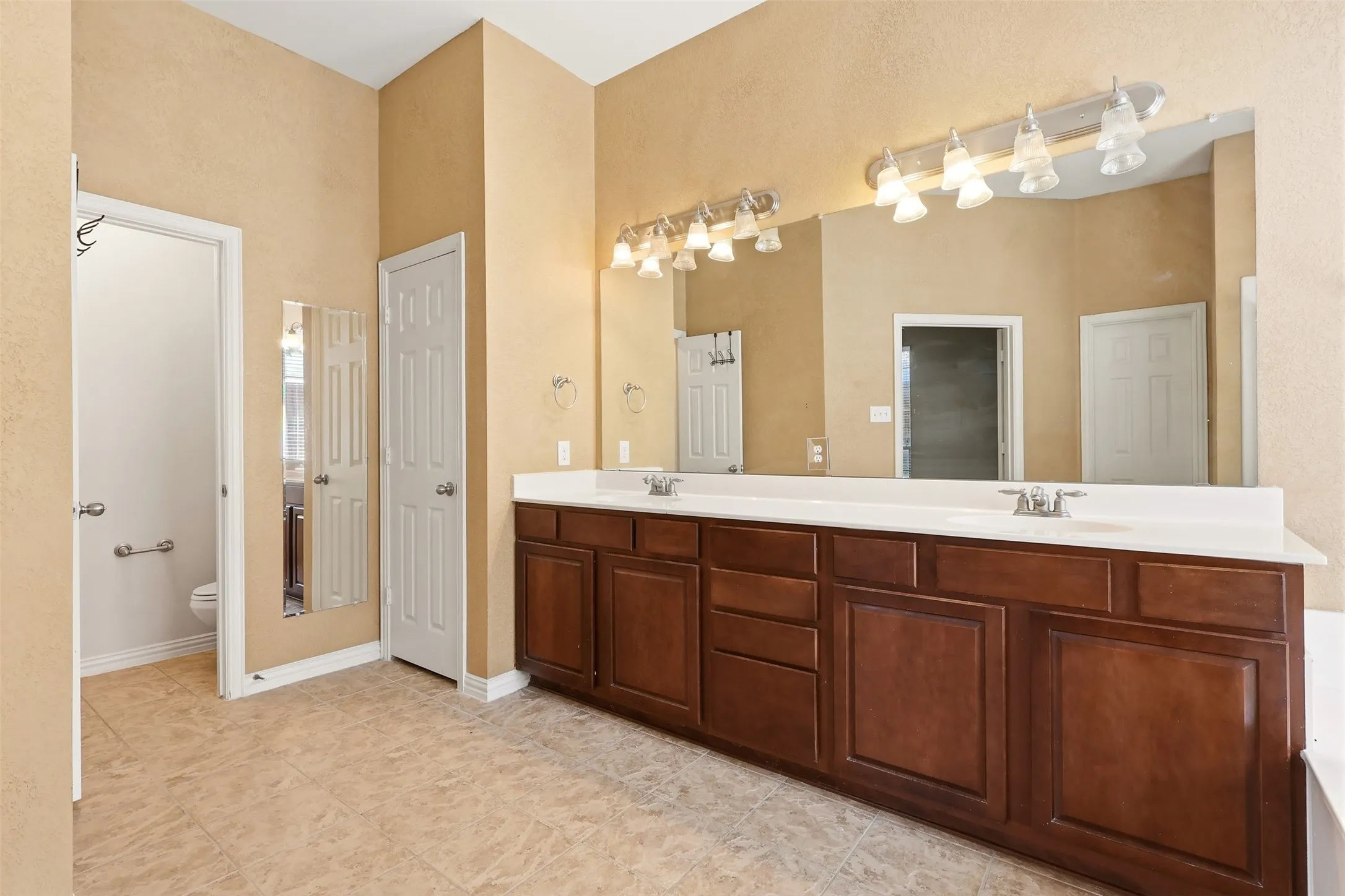 Single Family Residence For Rent in Denton County , 2633 Deer Hollow Drive, Little Elm, Texas 75068, 4 Bedroom, 3 Bathroom, 2 Garage spaces, 2,623 Sqft, built in 2005, mls#21270261, Real Estate Agent in Little Elm, Homes For Rent in Denton county, Homes For Rent in Little Elm, Realtor in Little Elm Texas, Real Estate Brokerage Independent Realty Texas, Luminita Cordes Realtor