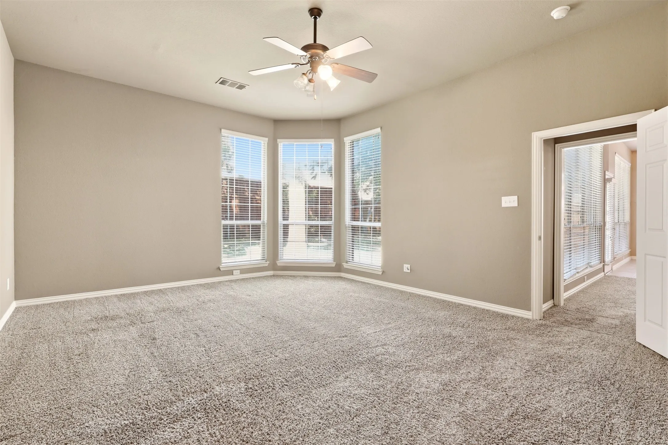 Single Family Residence For Rent in Denton County , 2633 Deer Hollow Drive, Little Elm, Texas 75068, 4 Bedroom, 3 Bathroom, 2 Garage spaces, 2,623 Sqft, built in 2005, mls#21270261, Real Estate Agent in Little Elm, Homes For Rent in Denton county, Homes For Rent in Little Elm, Realtor in Little Elm Texas, Real Estate Brokerage Independent Realty Texas, Luminita Cordes Realtor