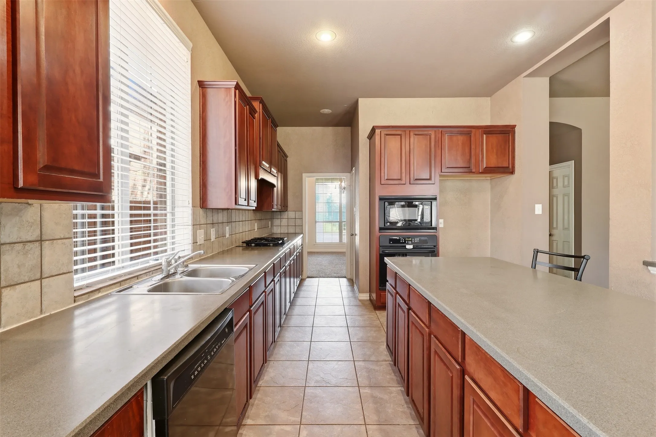 Single Family Residence For Rent in Denton County , 2633 Deer Hollow Drive, Little Elm, Texas 75068, 4 Bedroom, 3 Bathroom, 2 Garage spaces, 2,623 Sqft, built in 2005, mls#21270261, Real Estate Agent in Little Elm, Homes For Rent in Denton county, Homes For Rent in Little Elm, Realtor in Little Elm Texas, Real Estate Brokerage Independent Realty Texas, Luminita Cordes Realtor