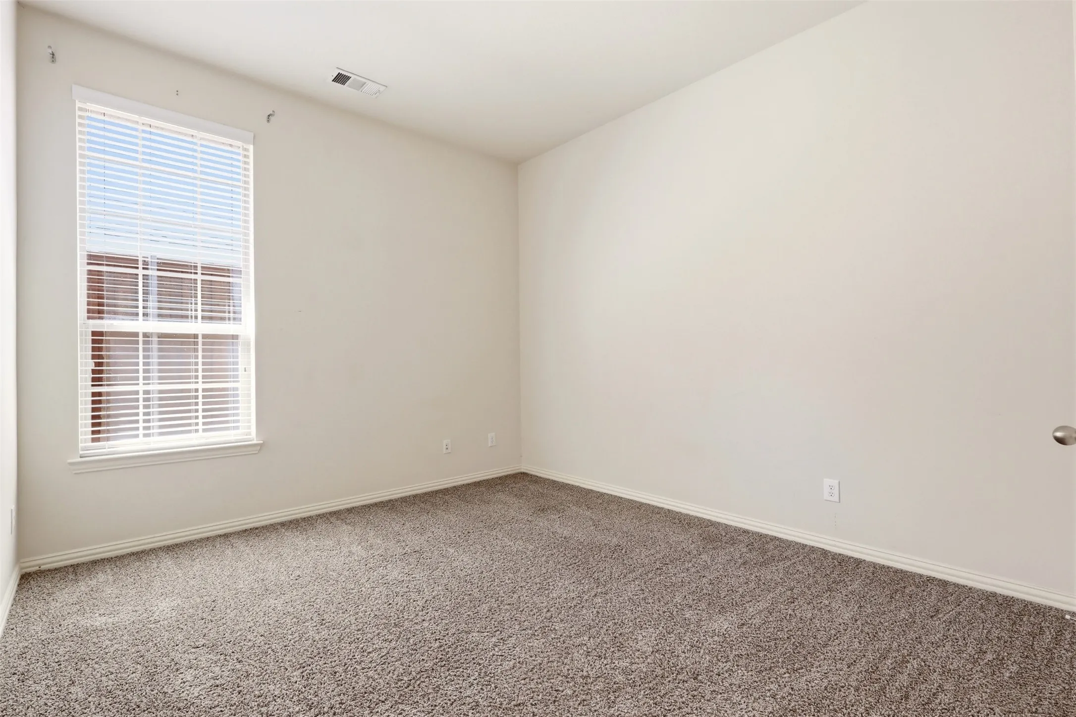 Single Family Residence For Rent in Denton County , 2633 Deer Hollow Drive, Little Elm, Texas 75068, 4 Bedroom, 3 Bathroom, 2 Garage spaces, 2,623 Sqft, built in 2005, mls#21270261, Real Estate Agent in Little Elm, Homes For Rent in Denton county, Homes For Rent in Little Elm, Realtor in Little Elm Texas, Real Estate Brokerage Independent Realty Texas, Luminita Cordes Realtor
