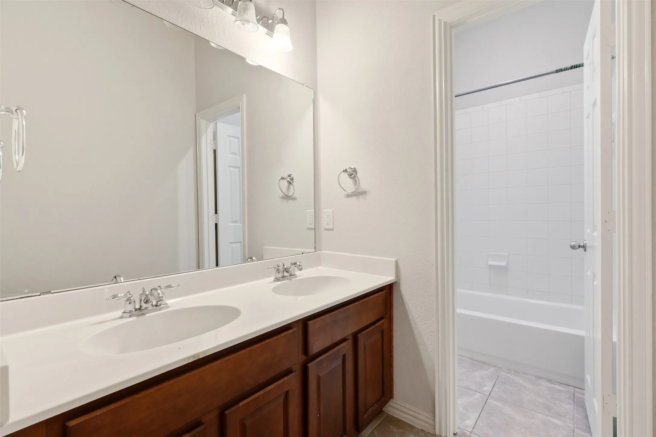 Single Family Residence For Rent in Denton County , 2633 Deer Hollow Drive, Little Elm, Texas 75068, 4 Bedroom, 3 Bathroom, 2 Garage spaces, 2,623 Sqft, built in 2005, mls#21270261, Real Estate Agent in Little Elm, Homes For Rent in Denton county, Homes For Rent in Little Elm, Realtor in Little Elm Texas, Real Estate Brokerage Independent Realty Texas, Luminita Cordes Realtor