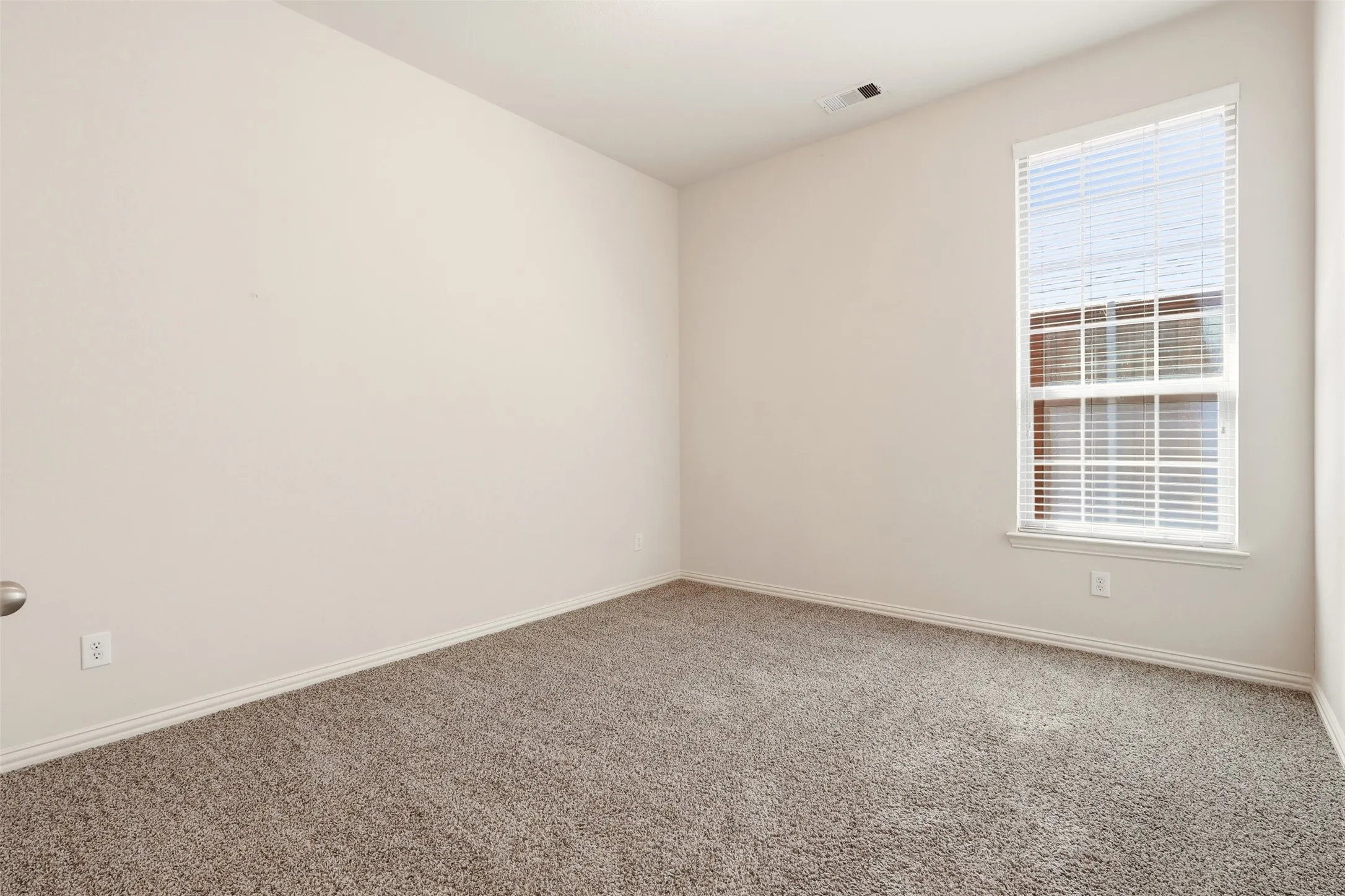 Single Family Residence For Rent in Denton County , 2633 Deer Hollow Drive, Little Elm, Texas 75068, 4 Bedroom, 3 Bathroom, 2 Garage spaces, 2,623 Sqft, built in 2005, mls#21270261, Real Estate Agent in Little Elm, Homes For Rent in Denton county, Homes For Rent in Little Elm, Realtor in Little Elm Texas, Real Estate Brokerage Independent Realty Texas, Luminita Cordes Realtor