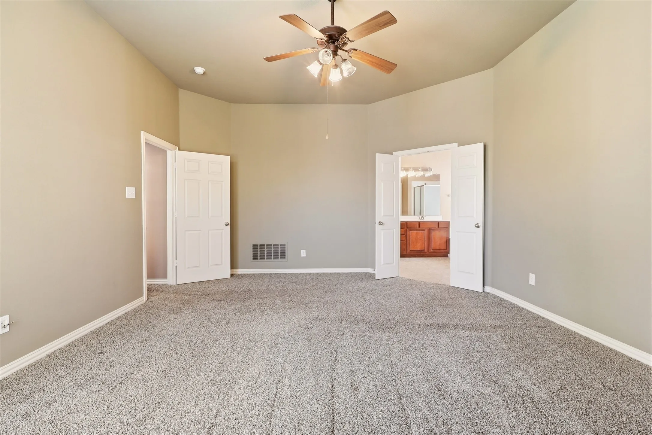 Single Family Residence For Rent in Denton County , 2633 Deer Hollow Drive, Little Elm, Texas 75068, 4 Bedroom, 3 Bathroom, 2 Garage spaces, 2,623 Sqft, built in 2005, mls#21270261, Real Estate Agent in Little Elm, Homes For Rent in Denton county, Homes For Rent in Little Elm, Realtor in Little Elm Texas, Real Estate Brokerage Independent Realty Texas, Luminita Cordes Realtor