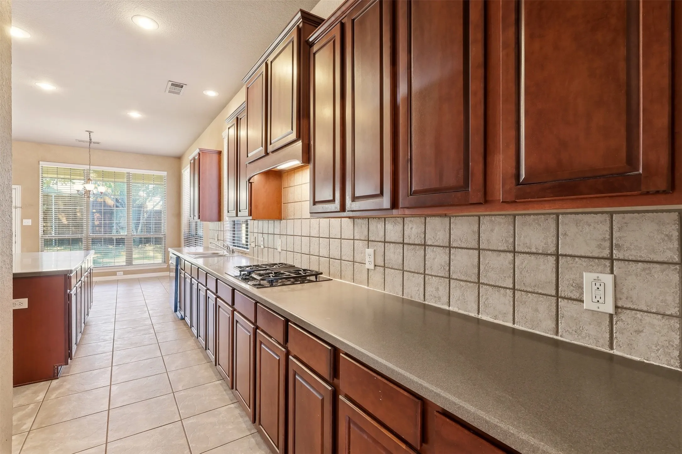 Single Family Residence For Rent in Denton County , 2633 Deer Hollow Drive, Little Elm, Texas 75068, 4 Bedroom, 3 Bathroom, 2 Garage spaces, 2,623 Sqft, built in 2005, mls#21270261, Real Estate Agent in Little Elm, Homes For Rent in Denton county, Homes For Rent in Little Elm, Realtor in Little Elm Texas, Real Estate Brokerage Independent Realty Texas, Luminita Cordes Realtor