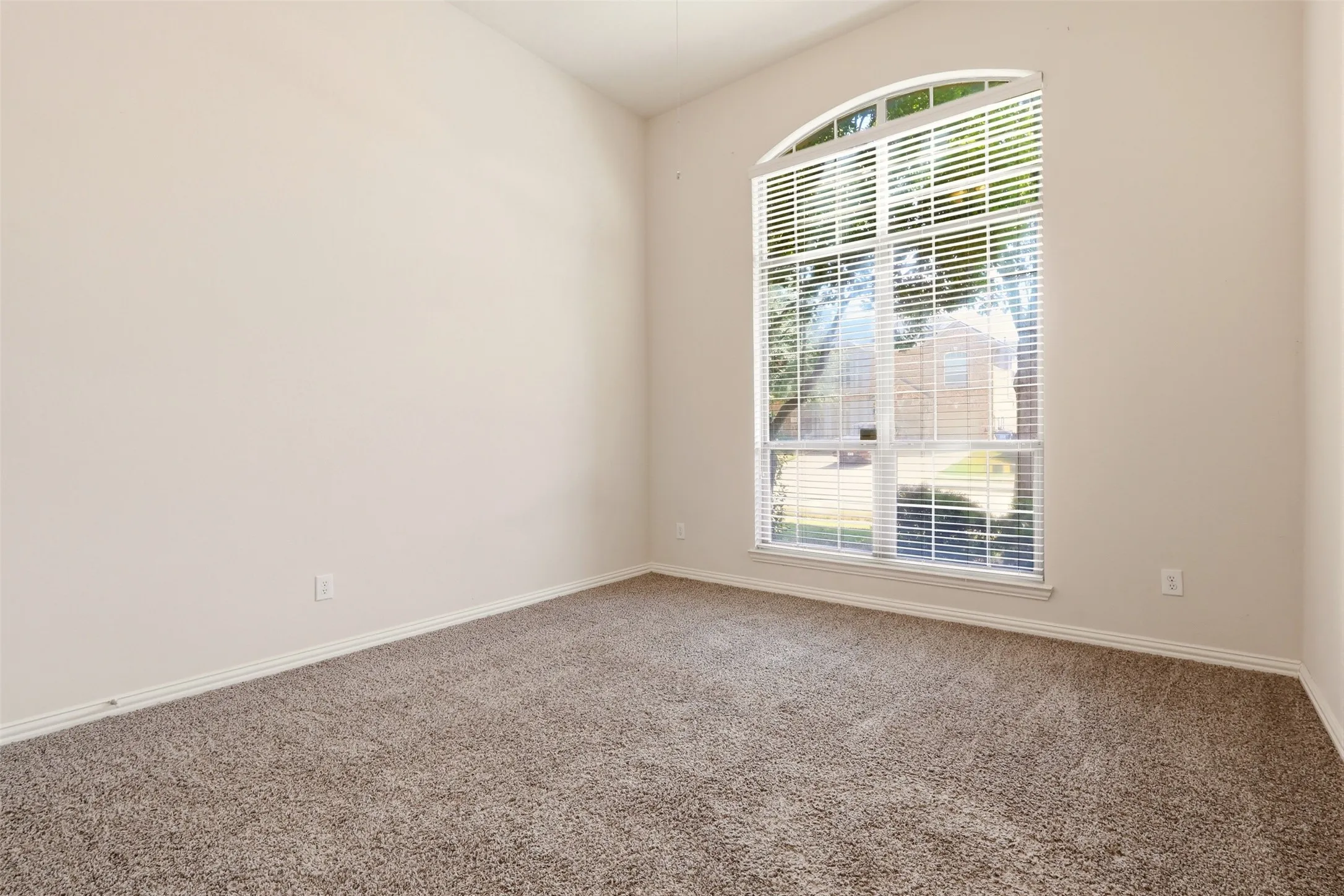 Single Family Residence For Rent in Denton County , 2633 Deer Hollow Drive, Little Elm, Texas 75068, 4 Bedroom, 3 Bathroom, 2 Garage spaces, 2,623 Sqft, built in 2005, mls#21270261, Real Estate Agent in Little Elm, Homes For Rent in Denton county, Homes For Rent in Little Elm, Realtor in Little Elm Texas, Real Estate Brokerage Independent Realty Texas, Luminita Cordes Realtor