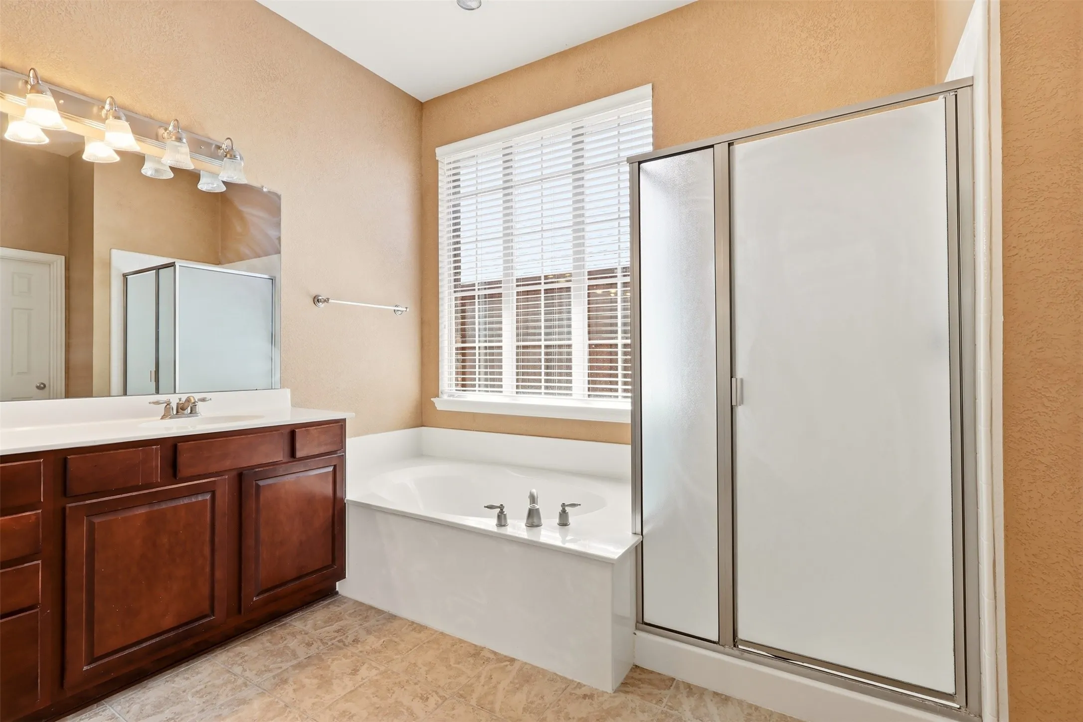 Single Family Residence For Rent in Denton County , 2633 Deer Hollow Drive, Little Elm, Texas 75068, 4 Bedroom, 3 Bathroom, 2 Garage spaces, 2,623 Sqft, built in 2005, mls#21270261, Real Estate Agent in Little Elm, Homes For Rent in Denton county, Homes For Rent in Little Elm, Realtor in Little Elm Texas, Real Estate Brokerage Independent Realty Texas, Luminita Cordes Realtor