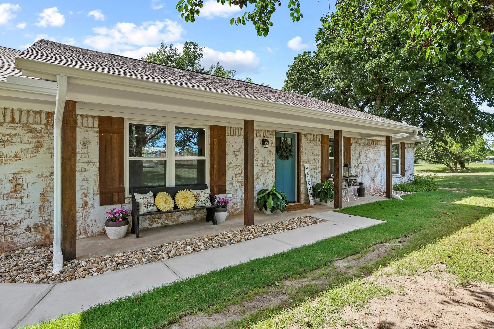 Single Family Residence For Sale in Fannin County , 3353 County Road 2130, Telephone, Texas 75488, 3 Bedrooms, 2 Bathrooms, 2 Garage spaces, 1,540 Sqft, built in 1985, Price $325,000, mls#21263952, Real Estate Agent in Telephone, Homes For Sale in Fannin county, Homes For Sale in Telephone, Realtor in Telephone Texas, Real Estate Brokerage Independent Realty Texas, Luminita Cordes Realtor