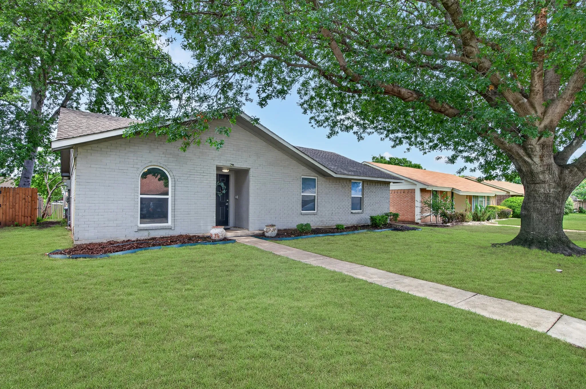 Single Family Residence For Sale in Collin County , 903 Grassy Glen Drive, Allen, Texas 75002, 4 Bedroom, 2 Bathroom, 2 Garage spaces, 1,358 Sqft, built in 1973, mls#21272851, Real Estate Agent in Allen, Homes For Sale in Collin county, Homes For Sale in Allen, Realtor in Allen Texas, Real Estate Brokerage Independent Realty Texas, Luminita Cordes Realtor