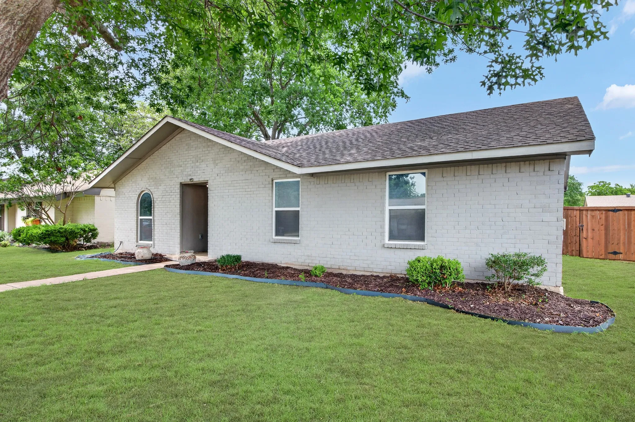 Single Family Residence For Sale in Collin County , 903 Grassy Glen Drive, Allen, Texas 75002, 4 Bedroom, 2 Bathroom, 2 Garage spaces, 1,358 Sqft, built in 1973, mls#21272851, Real Estate Agent in Allen, Homes For Sale in Collin county, Homes For Sale in Allen, Realtor in Allen Texas, Real Estate Brokerage Independent Realty Texas, Luminita Cordes Realtor