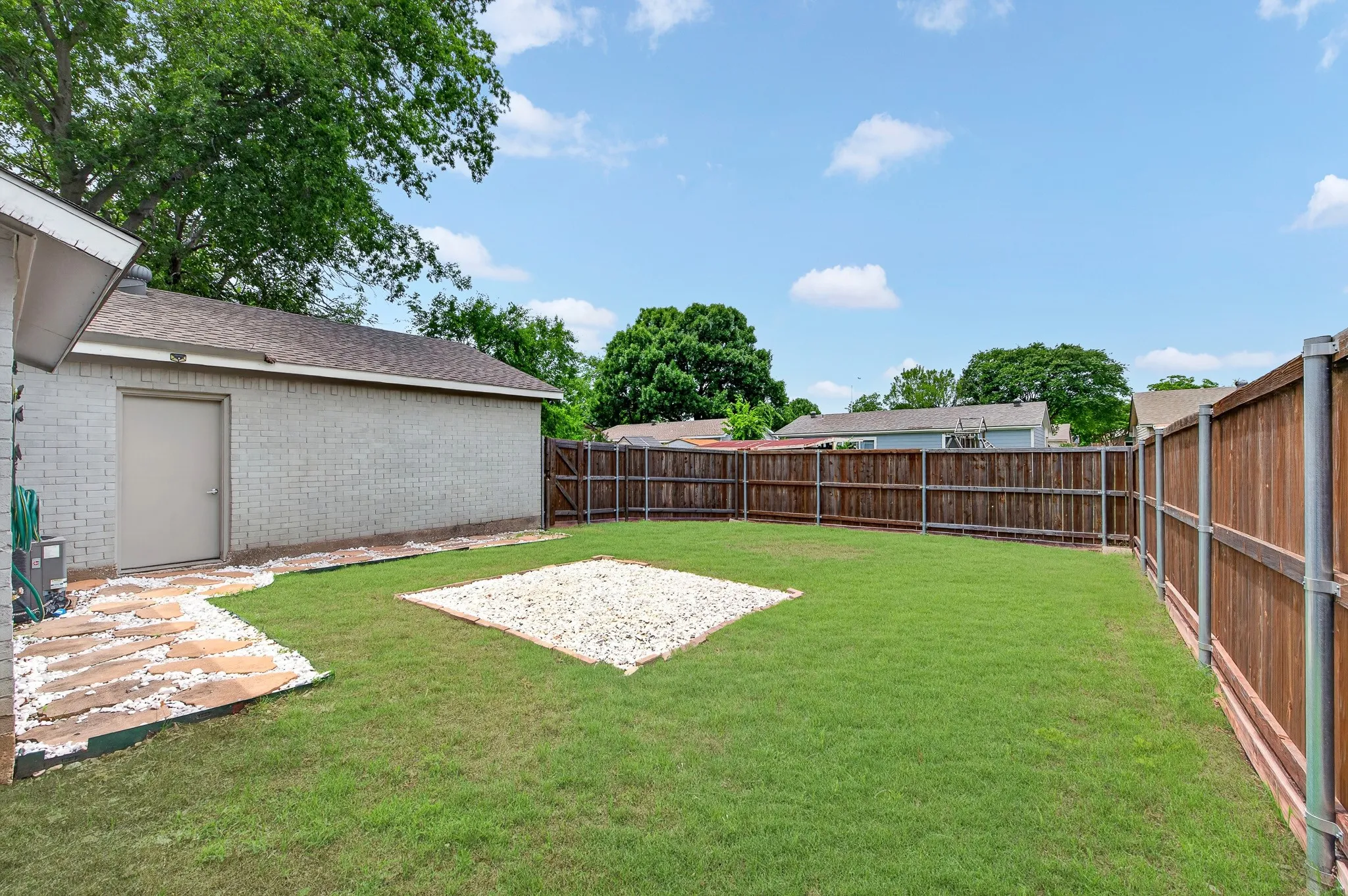 Single Family Residence For Sale in Collin County , 903 Grassy Glen Drive, Allen, Texas 75002, 4 Bedroom, 2 Bathroom, 2 Garage spaces, 1,358 Sqft, built in 1973, mls#21272851, Real Estate Agent in Allen, Homes For Sale in Collin county, Homes For Sale in Allen, Realtor in Allen Texas, Real Estate Brokerage Independent Realty Texas, Luminita Cordes Realtor