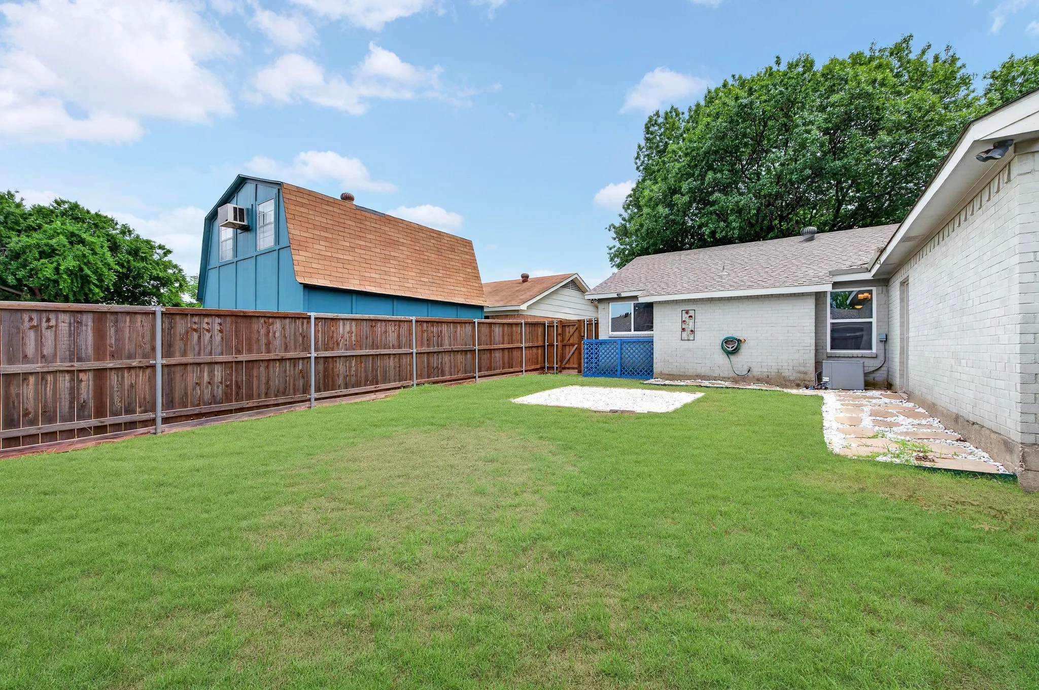 Single Family Residence For Sale in Collin County , 903 Grassy Glen Drive, Allen, Texas 75002, 4 Bedroom, 2 Bathroom, 2 Garage spaces, 1,358 Sqft, built in 1973, mls#21272851, Real Estate Agent in Allen, Homes For Sale in Collin county, Homes For Sale in Allen, Realtor in Allen Texas, Real Estate Brokerage Independent Realty Texas, Luminita Cordes Realtor
