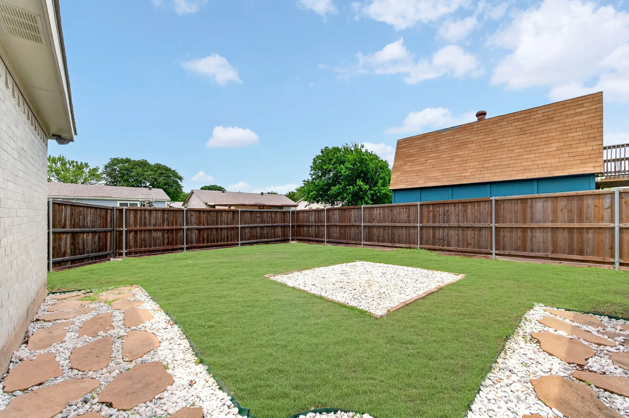 Single Family Residence For Sale in Collin County , 903 Grassy Glen Drive, Allen, Texas 75002, 4 Bedroom, 2 Bathroom, 2 Garage spaces, 1,358 Sqft, built in 1973, mls#21272851, Real Estate Agent in Allen, Homes For Sale in Collin county, Homes For Sale in Allen, Realtor in Allen Texas, Real Estate Brokerage Independent Realty Texas, Luminita Cordes Realtor