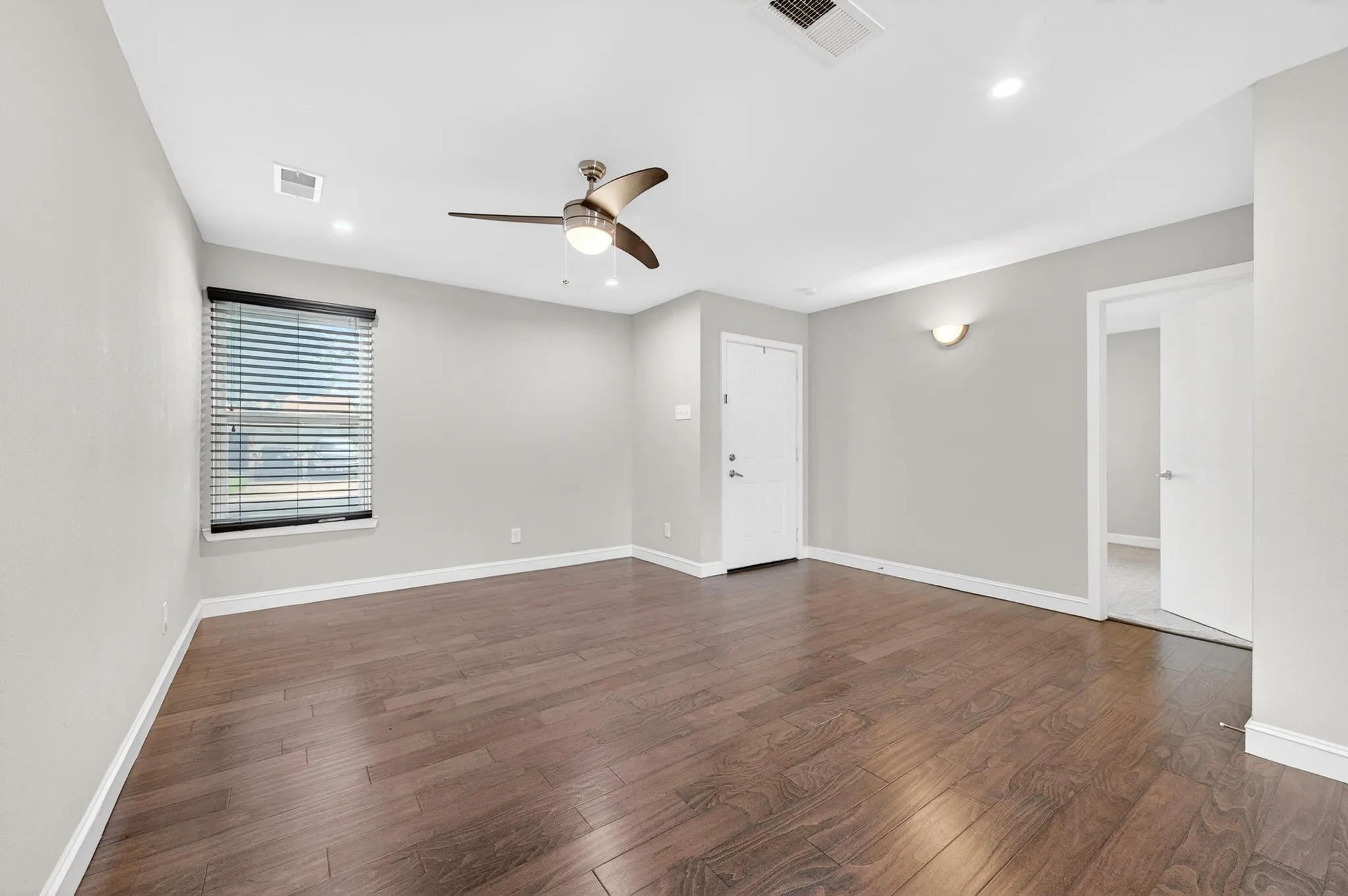 Single Family Residence For Sale in Collin County , 903 Grassy Glen Drive, Allen, Texas 75002, 4 Bedroom, 2 Bathroom, 2 Garage spaces, 1,358 Sqft, built in 1973, mls#21272851, Real Estate Agent in Allen, Homes For Sale in Collin county, Homes For Sale in Allen, Realtor in Allen Texas, Real Estate Brokerage Independent Realty Texas, Luminita Cordes Realtor