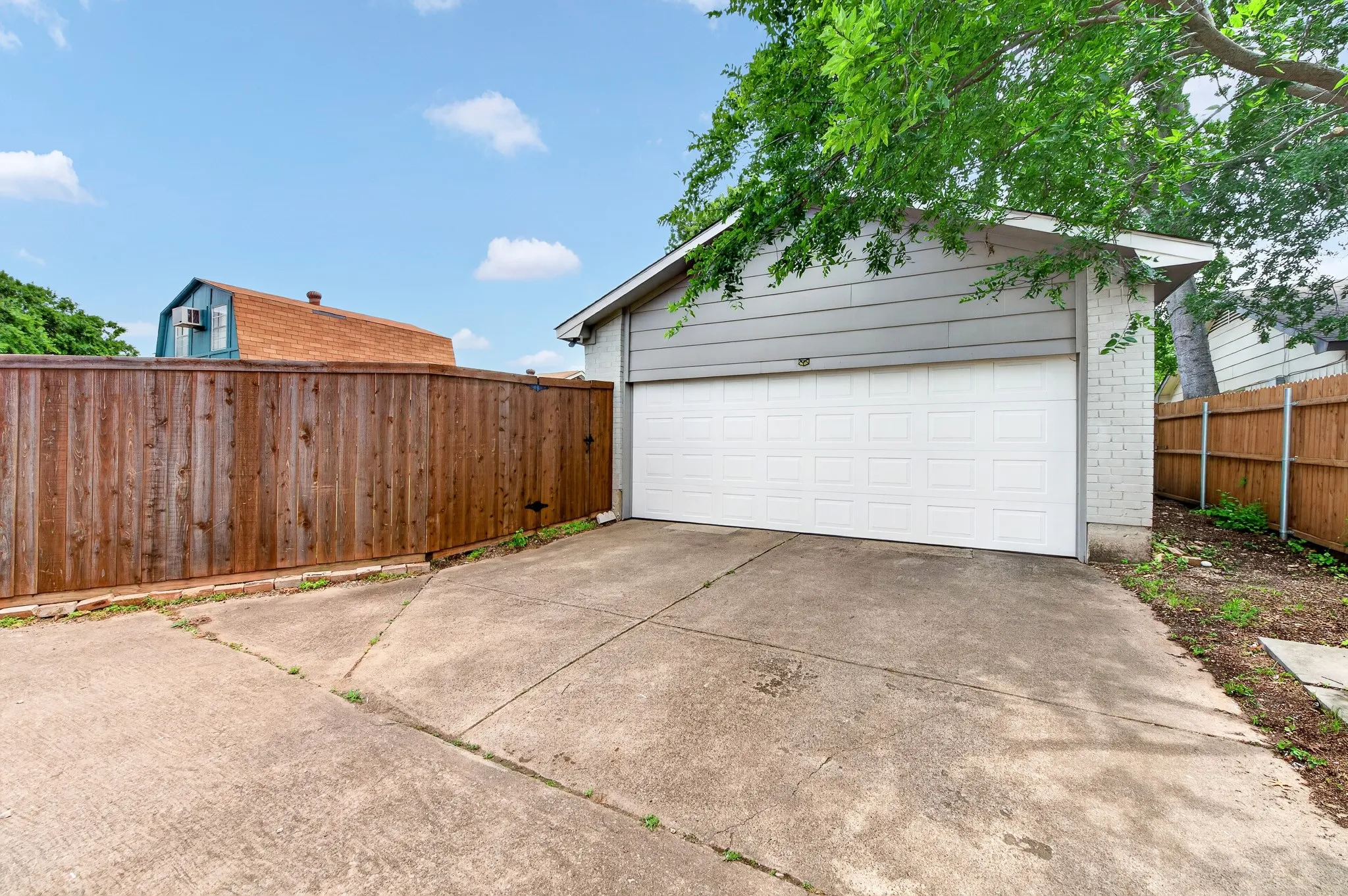 Single Family Residence For Sale in Collin County , 903 Grassy Glen Drive, Allen, Texas 75002, 4 Bedroom, 2 Bathroom, 2 Garage spaces, 1,358 Sqft, built in 1973, mls#21272851, Real Estate Agent in Allen, Homes For Sale in Collin county, Homes For Sale in Allen, Realtor in Allen Texas, Real Estate Brokerage Independent Realty Texas, Luminita Cordes Realtor