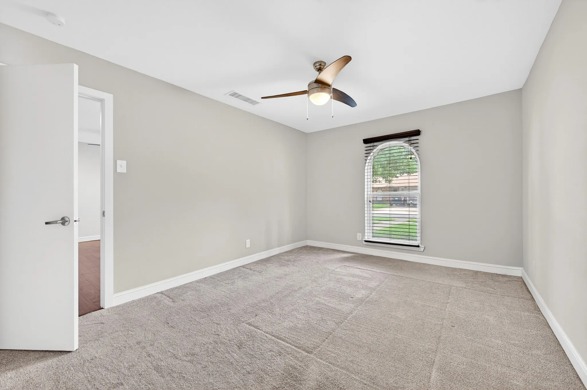 Single Family Residence For Sale in Collin County , 903 Grassy Glen Drive, Allen, Texas 75002, 4 Bedroom, 2 Bathroom, 2 Garage spaces, 1,358 Sqft, built in 1973, mls#21272851, Real Estate Agent in Allen, Homes For Sale in Collin county, Homes For Sale in Allen, Realtor in Allen Texas, Real Estate Brokerage Independent Realty Texas, Luminita Cordes Realtor