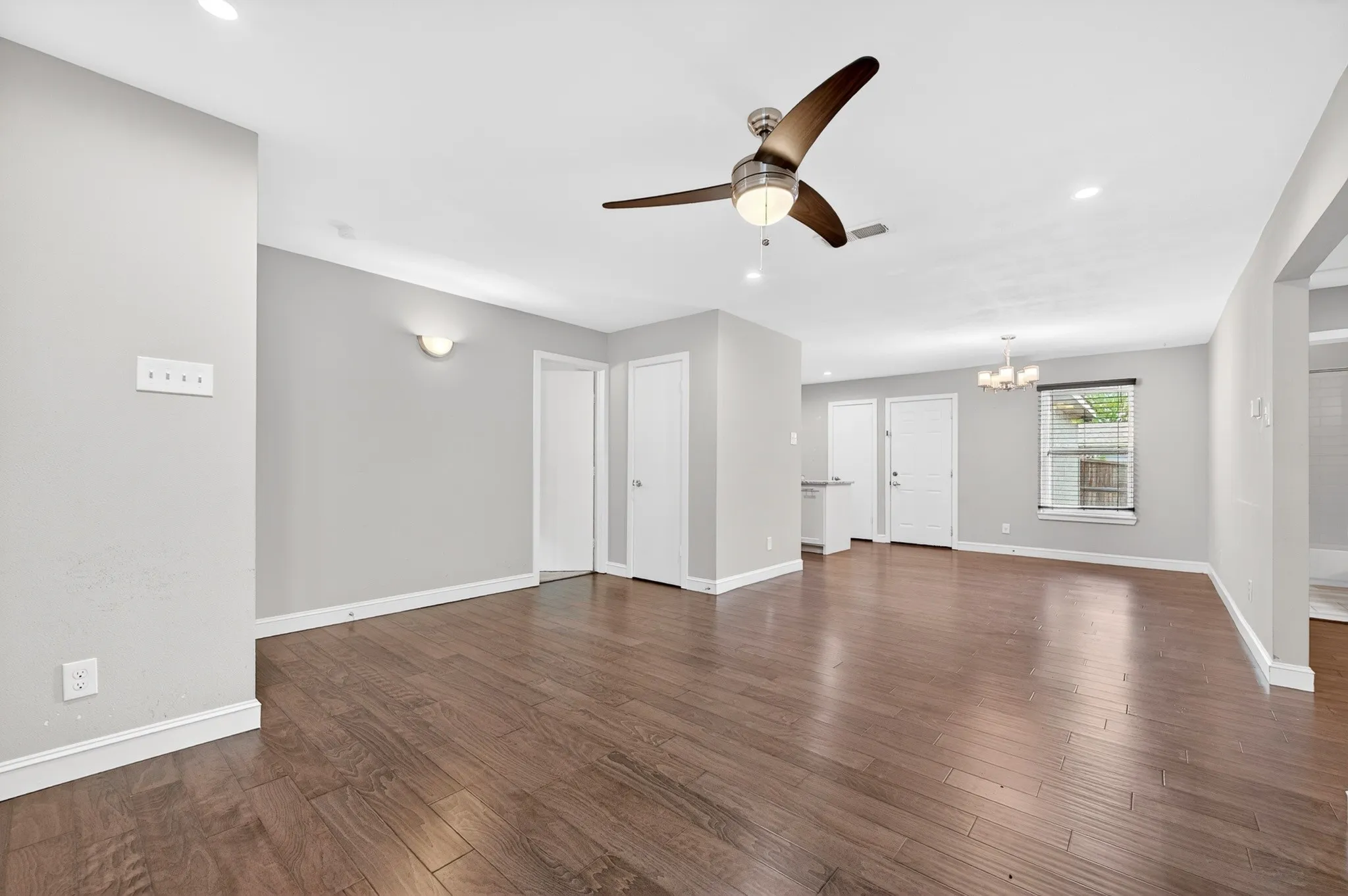 Single Family Residence For Sale in Collin County , 903 Grassy Glen Drive, Allen, Texas 75002, 4 Bedroom, 2 Bathroom, 2 Garage spaces, 1,358 Sqft, built in 1973, mls#21272851, Real Estate Agent in Allen, Homes For Sale in Collin county, Homes For Sale in Allen, Realtor in Allen Texas, Real Estate Brokerage Independent Realty Texas, Luminita Cordes Realtor