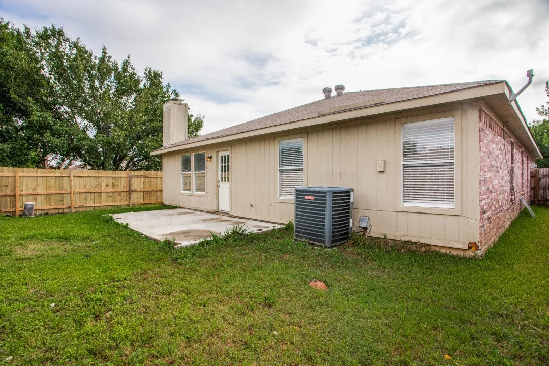 Single Family Residence For Sale in Tarrant County , 7120 Nohl Ranch Road, Fort Worth, Texas 76133, 4 Bedroom, 2 Bathroom, 2 Garage spaces, 1,903 Sqft, built in 1998, mls#21272858, Real Estate Agent in Fort Worth, Homes For Sale in Tarrant county, Homes For Sale in Fort Worth, Realtor in Fort Worth Texas, Real Estate Brokerage Independent Realty Texas, Luminita Cordes Realtor