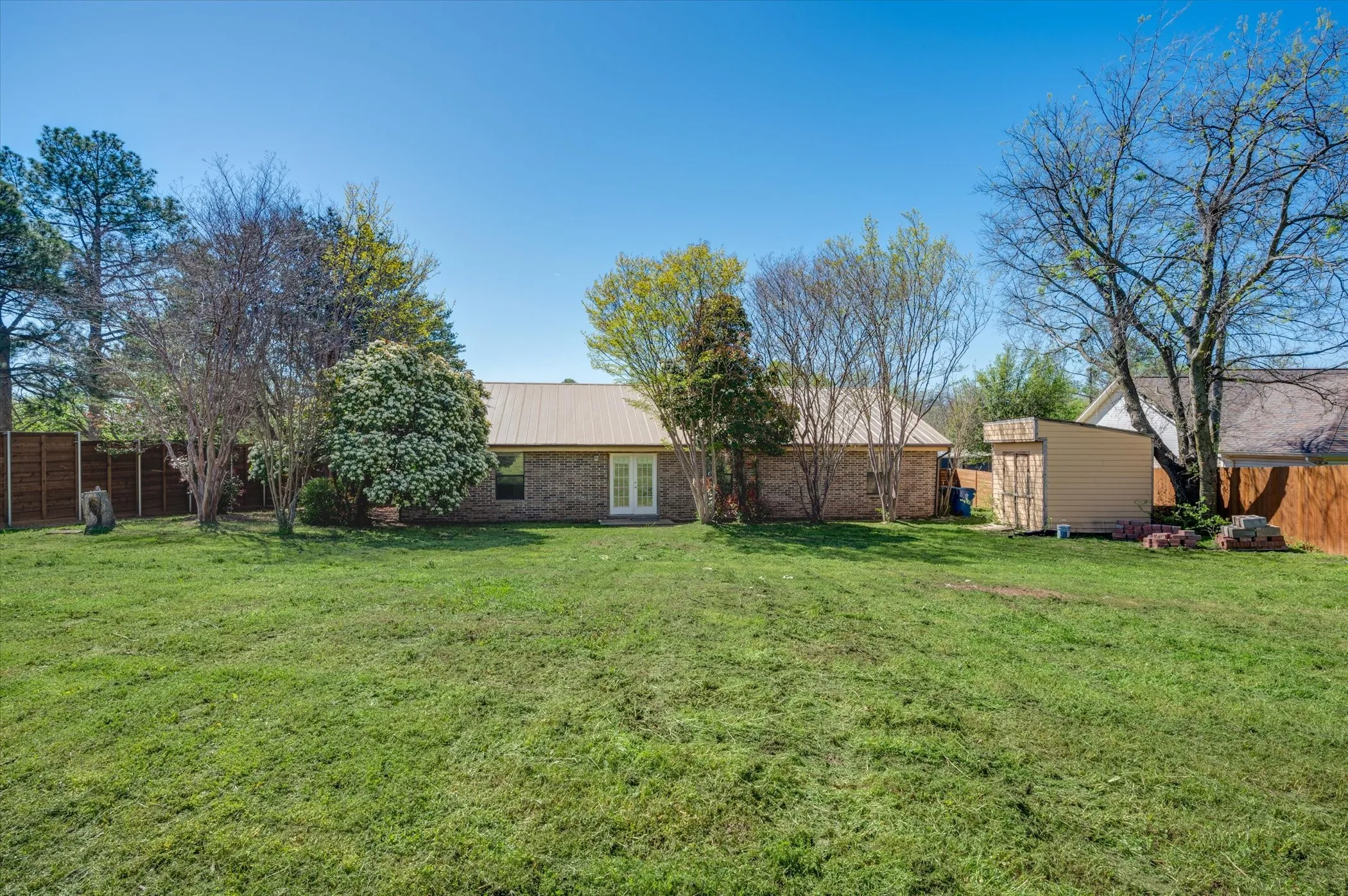 Single Family Residence For Rent in Denton County , 304 Oak Drive, Argyle, Texas 76226, 3 Bedroom, 2 Bathroom, Garage spaces, 1,947 Sqft, built in 1998, mls#21272846, Real Estate Agent in Argyle, Homes For Rent in Denton county, Homes For Rent in Argyle, Realtor in Argyle Texas, Real Estate Brokerage Independent Realty Texas, Luminita Cordes Realtor