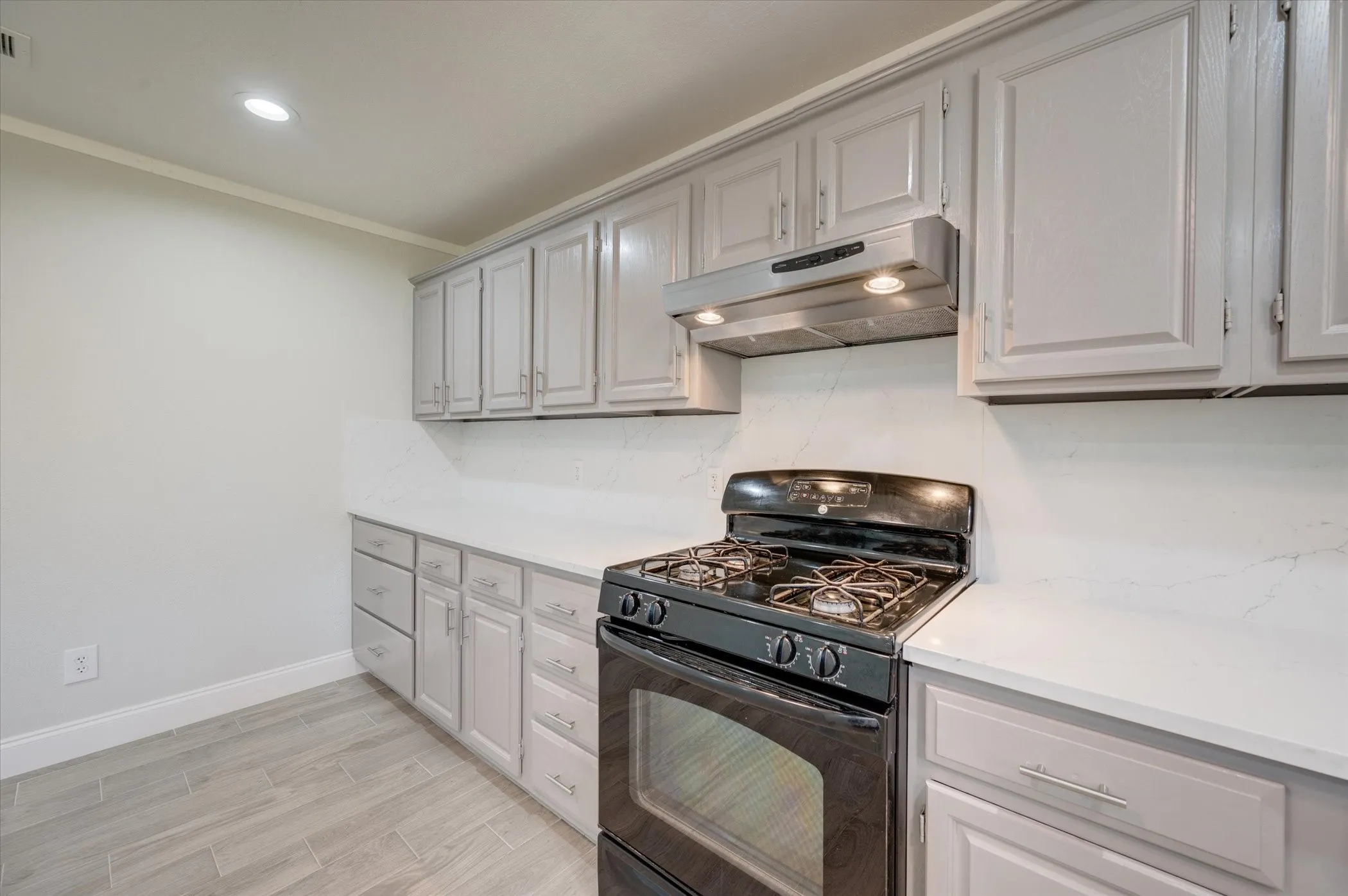 Single Family Residence For Rent in Denton County , 304 Oak Drive, Argyle, Texas 76226, 3 Bedroom, 2 Bathroom, Garage spaces, 1,947 Sqft, built in 1998, mls#21272846, Real Estate Agent in Argyle, Homes For Rent in Denton county, Homes For Rent in Argyle, Realtor in Argyle Texas, Real Estate Brokerage Independent Realty Texas, Luminita Cordes Realtor