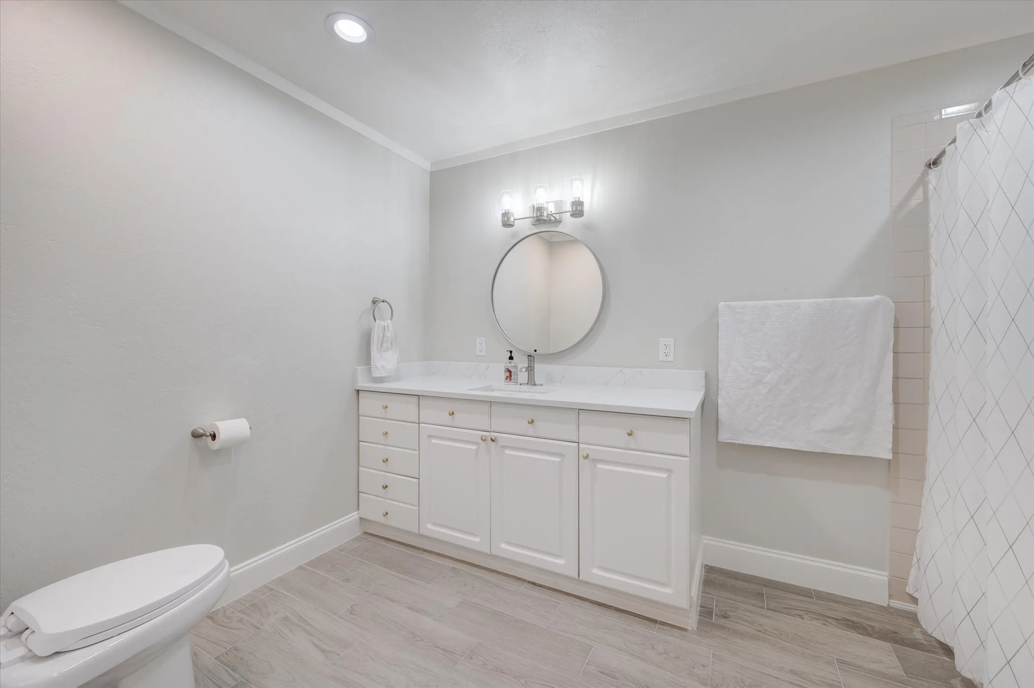 Single Family Residence For Rent in Denton County , 304 Oak Drive, Argyle, Texas 76226, 3 Bedroom, 2 Bathroom, Garage spaces, 1,947 Sqft, built in 1998, mls#21272846, Real Estate Agent in Argyle, Homes For Rent in Denton county, Homes For Rent in Argyle, Realtor in Argyle Texas, Real Estate Brokerage Independent Realty Texas, Luminita Cordes Realtor