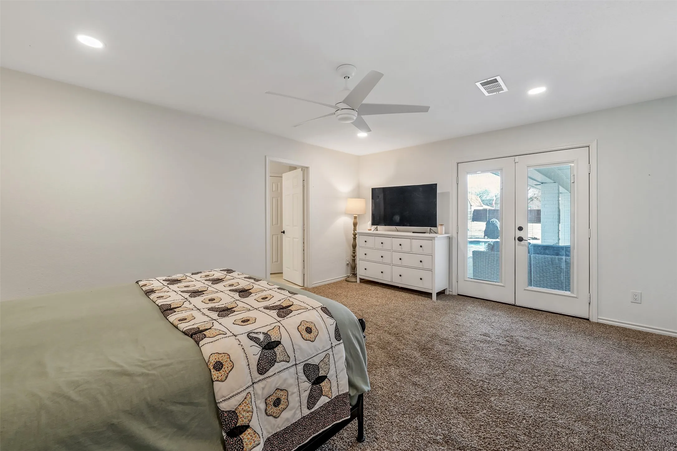 Single Family Residence For Sale in Kaufman County , 300 Rash Lane, Terrell, Texas 75160, 3 Bedroom, 3 Bathroom, 1 Garage spaces, 2,715 Sqft, built in 1988, mls#21272884, Real Estate Agent in Terrell, Homes For Sale in Kaufman county, Homes For Sale in Terrell, Realtor in Terrell Texas, Real Estate Brokerage Independent Realty Texas, Luminita Cordes Realtor