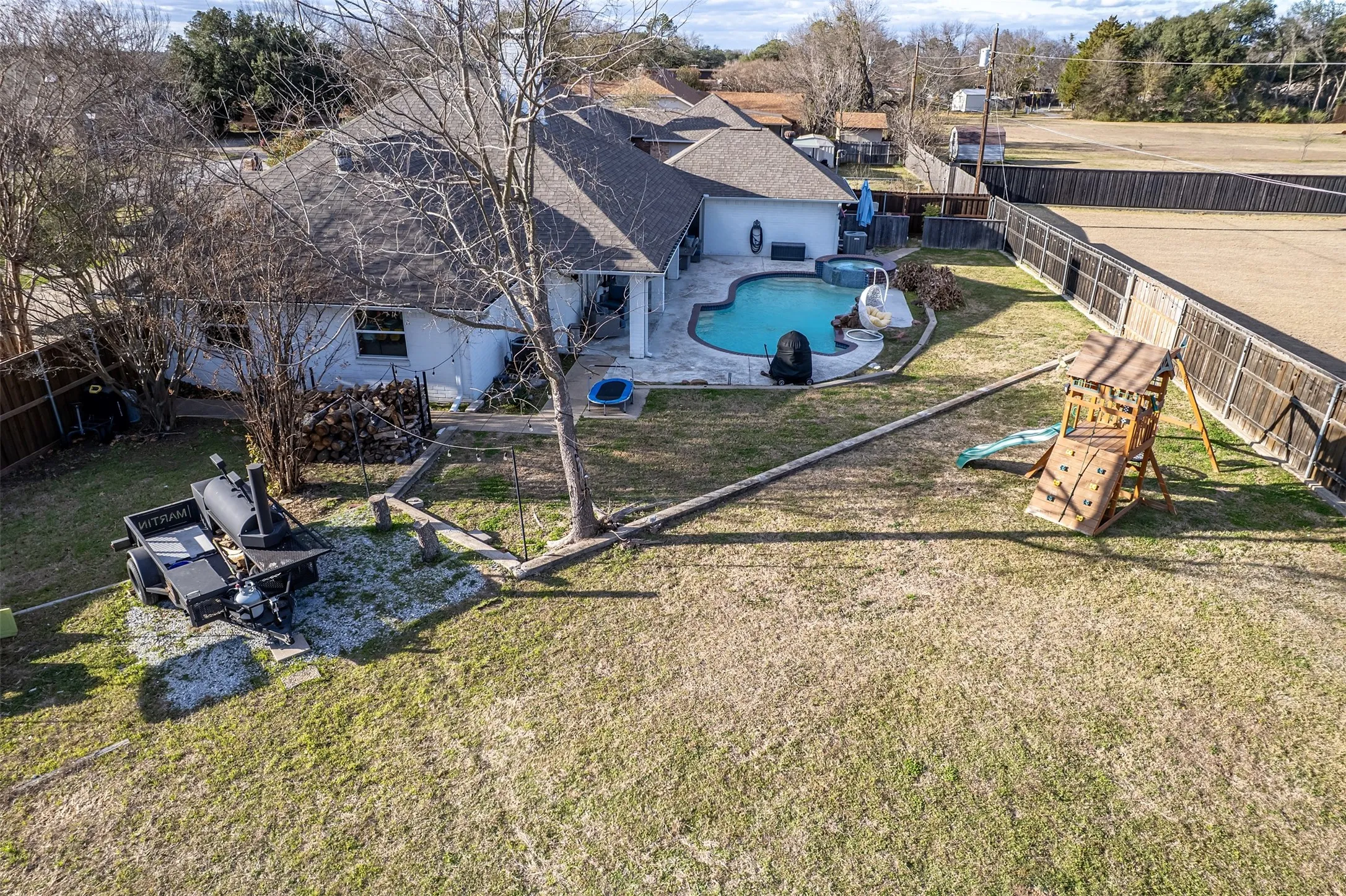 Single Family Residence For Sale in Kaufman County , 300 Rash Lane, Terrell, Texas 75160, 3 Bedroom, 3 Bathroom, 1 Garage spaces, 2,715 Sqft, built in 1988, mls#21272884, Real Estate Agent in Terrell, Homes For Sale in Kaufman county, Homes For Sale in Terrell, Realtor in Terrell Texas, Real Estate Brokerage Independent Realty Texas, Luminita Cordes Realtor