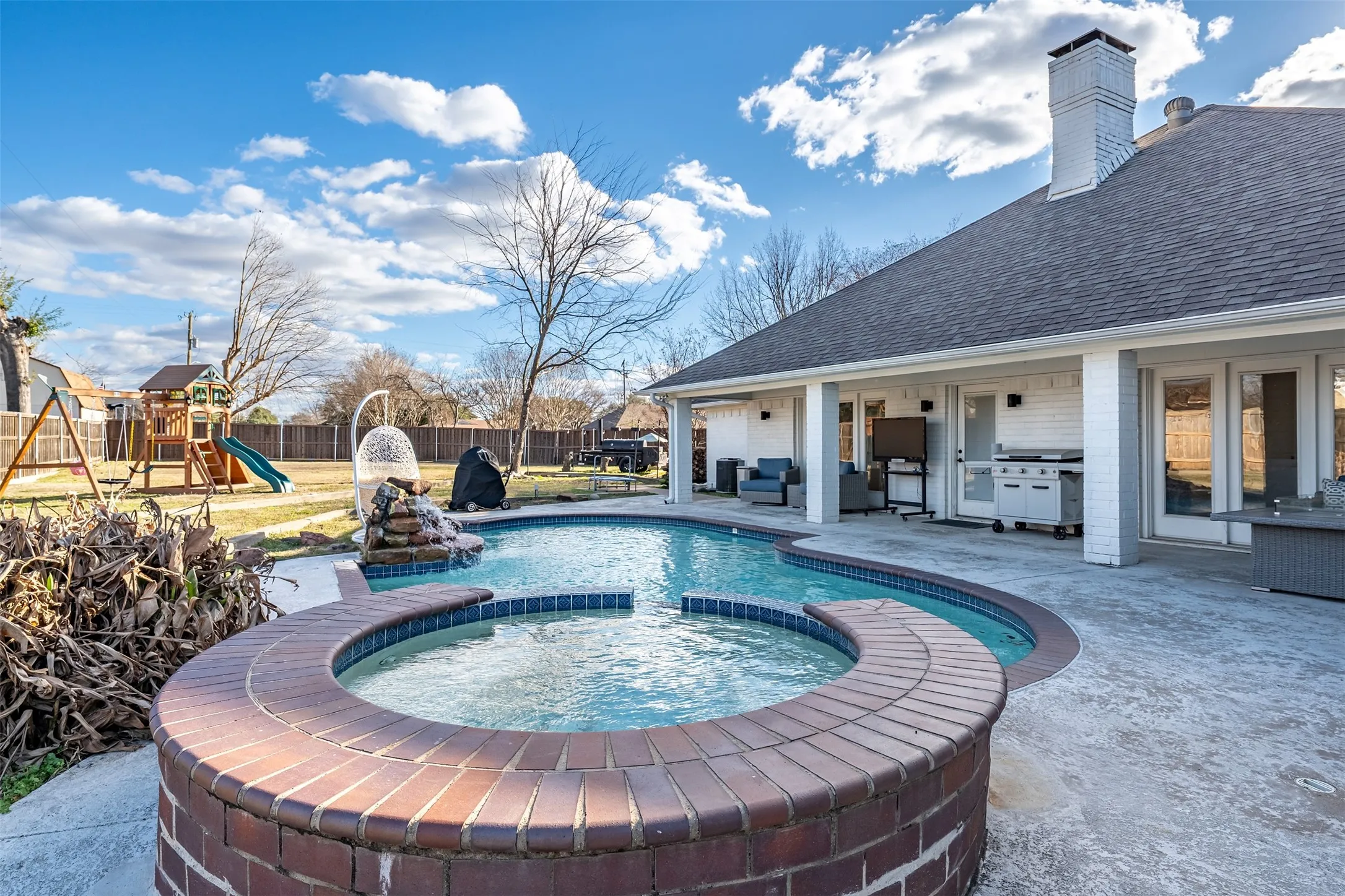 Single Family Residence For Sale in Kaufman County , 300 Rash Lane, Terrell, Texas 75160, 3 Bedroom, 3 Bathroom, 1 Garage spaces, 2,715 Sqft, built in 1988, mls#21272884, Real Estate Agent in Terrell, Homes For Sale in Kaufman county, Homes For Sale in Terrell, Realtor in Terrell Texas, Real Estate Brokerage Independent Realty Texas, Luminita Cordes Realtor