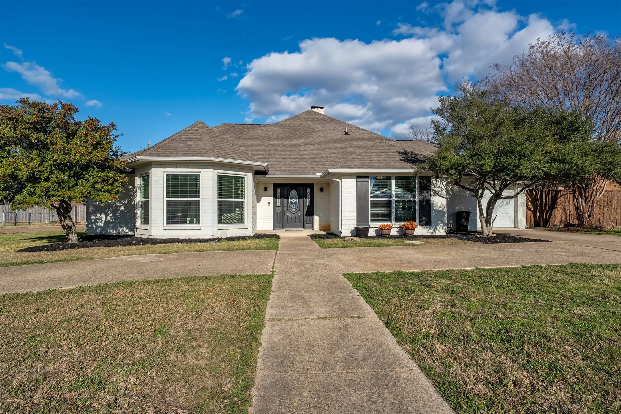 Single Family Residence For Sale in Kaufman County , 300 Rash Lane, Terrell, Texas 75160, 3 Bedroom, 3 Bathroom, 1 Garage spaces, 2,715 Sqft, built in 1988, mls#21272884, Real Estate Agent in Terrell, Homes For Sale in Kaufman county, Homes For Sale in Terrell, Realtor in Terrell Texas, Real Estate Brokerage Independent Realty Texas, Luminita Cordes Realtor