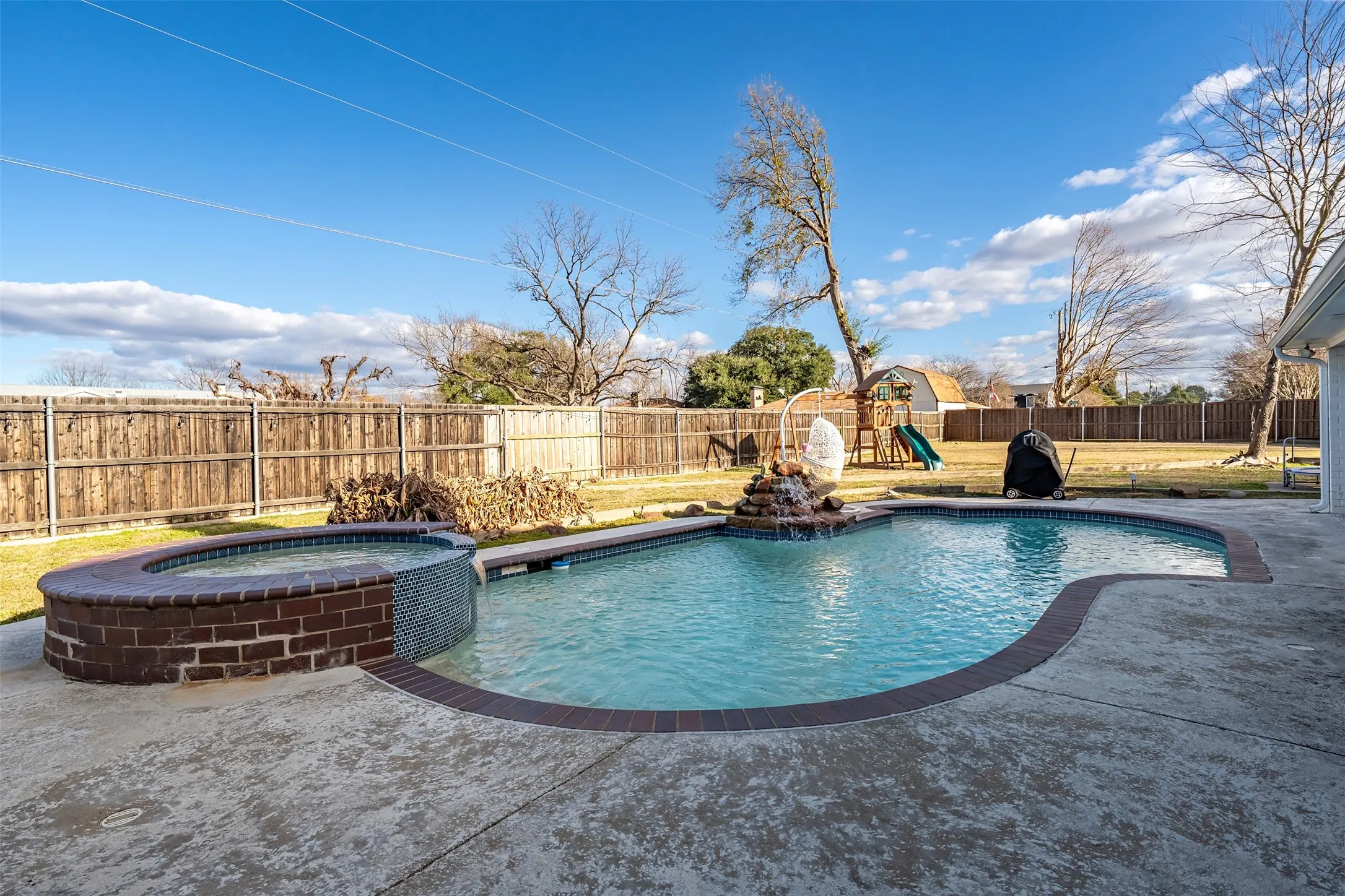 Single Family Residence For Sale in Kaufman County , 300 Rash Lane, Terrell, Texas 75160, 3 Bedroom, 3 Bathroom, 1 Garage spaces, 2,715 Sqft, built in 1988, mls#21272884, Real Estate Agent in Terrell, Homes For Sale in Kaufman county, Homes For Sale in Terrell, Realtor in Terrell Texas, Real Estate Brokerage Independent Realty Texas, Luminita Cordes Realtor