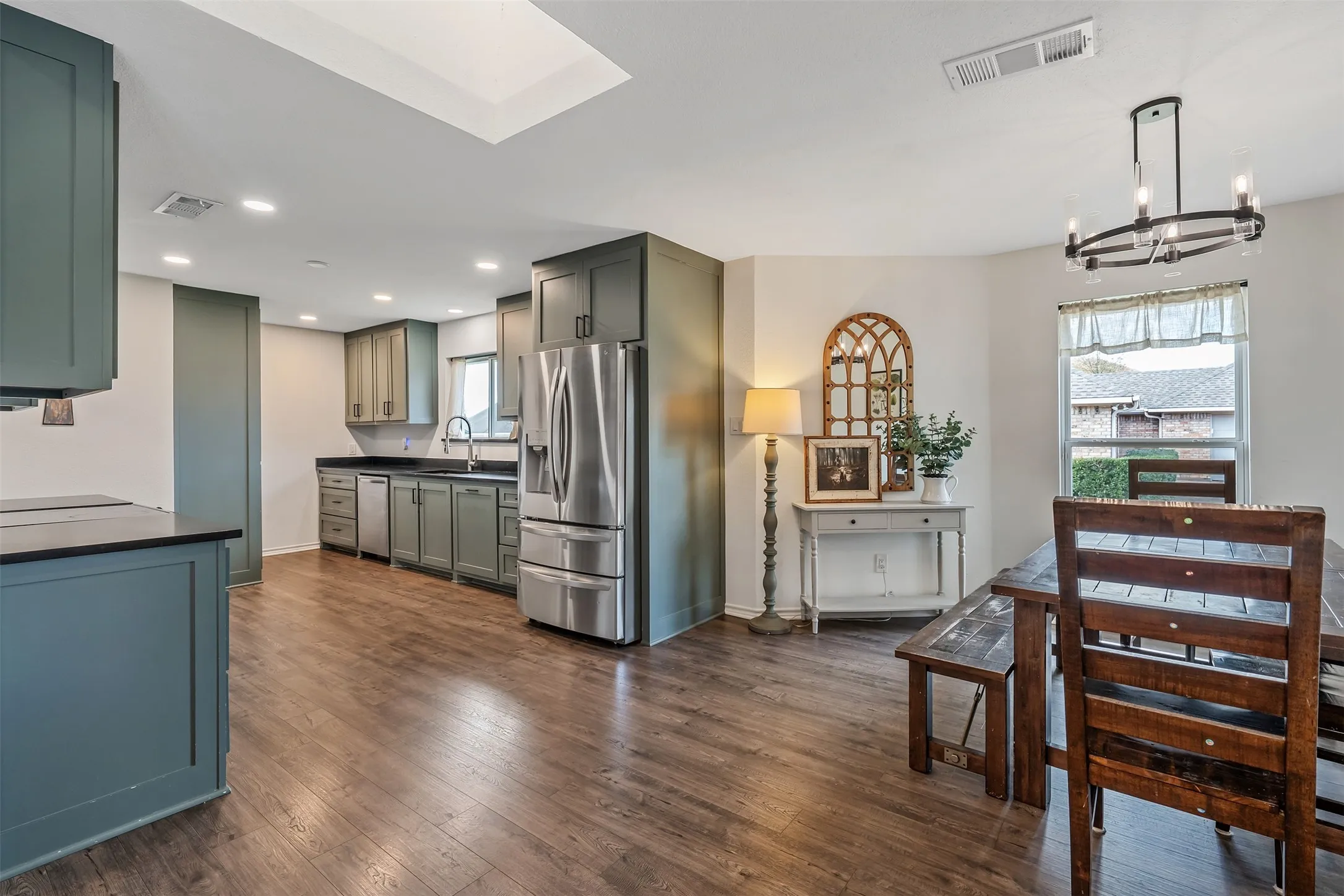 Single Family Residence For Sale in Kaufman County , 300 Rash Lane, Terrell, Texas 75160, 3 Bedroom, 3 Bathroom, 1 Garage spaces, 2,715 Sqft, built in 1988, mls#21272884, Real Estate Agent in Terrell, Homes For Sale in Kaufman county, Homes For Sale in Terrell, Realtor in Terrell Texas, Real Estate Brokerage Independent Realty Texas, Luminita Cordes Realtor