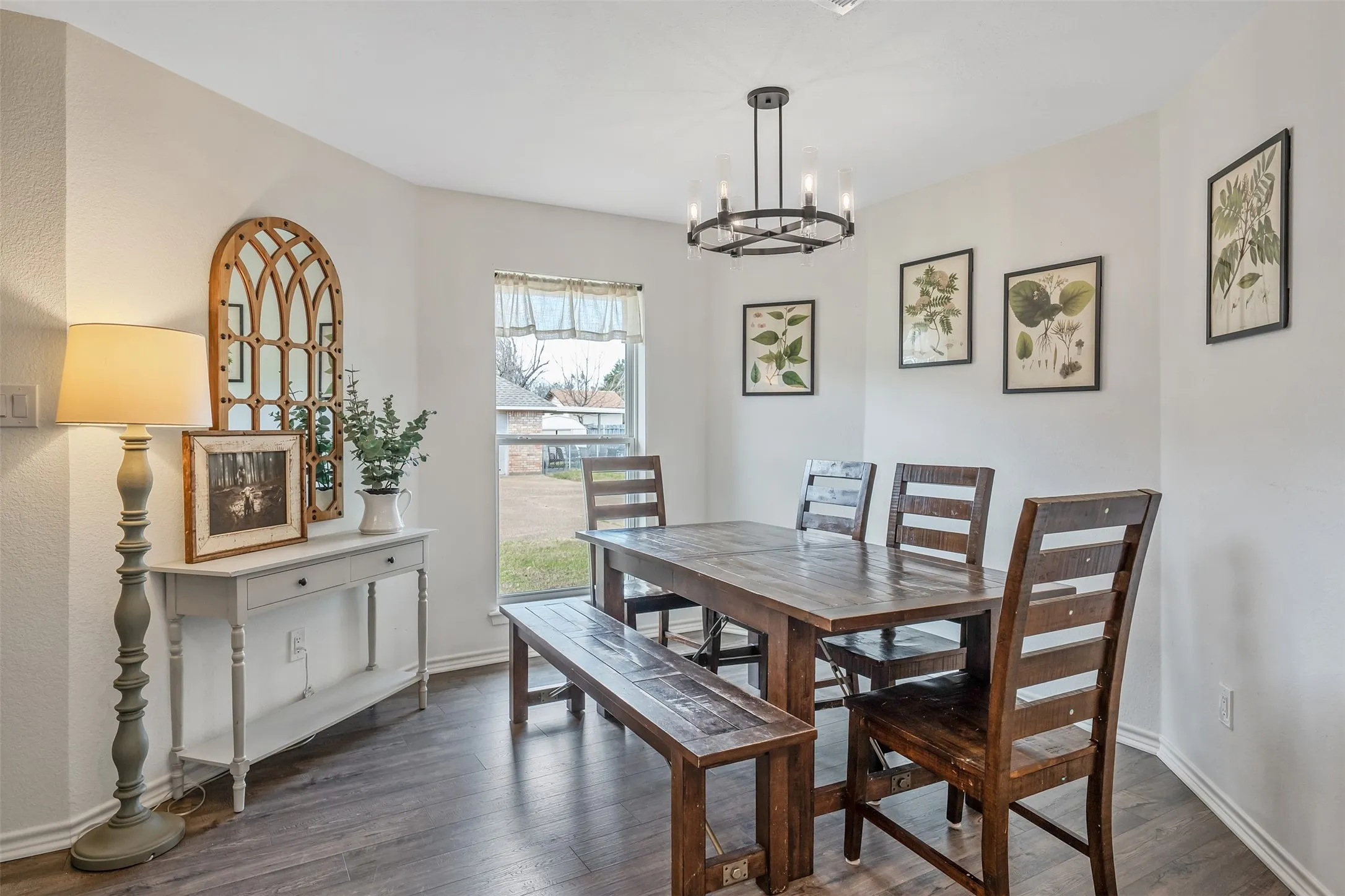 Single Family Residence For Sale in Kaufman County , 300 Rash Lane, Terrell, Texas 75160, 3 Bedroom, 3 Bathroom, 1 Garage spaces, 2,715 Sqft, built in 1988, mls#21272884, Real Estate Agent in Terrell, Homes For Sale in Kaufman county, Homes For Sale in Terrell, Realtor in Terrell Texas, Real Estate Brokerage Independent Realty Texas, Luminita Cordes Realtor