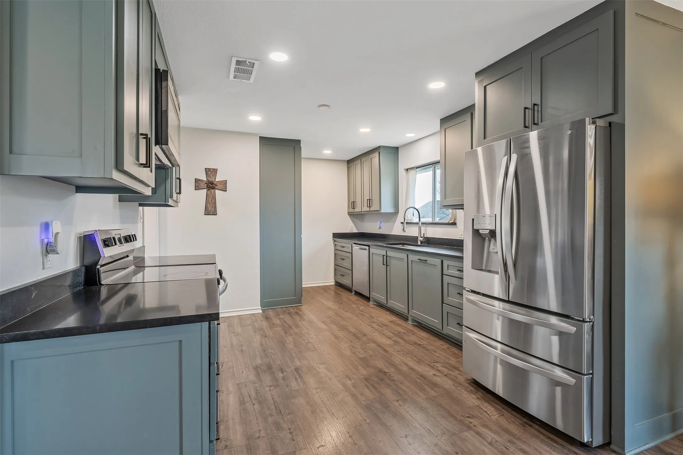 Single Family Residence For Sale in Kaufman County , 300 Rash Lane, Terrell, Texas 75160, 3 Bedroom, 3 Bathroom, 1 Garage spaces, 2,715 Sqft, built in 1988, mls#21272884, Real Estate Agent in Terrell, Homes For Sale in Kaufman county, Homes For Sale in Terrell, Realtor in Terrell Texas, Real Estate Brokerage Independent Realty Texas, Luminita Cordes Realtor
