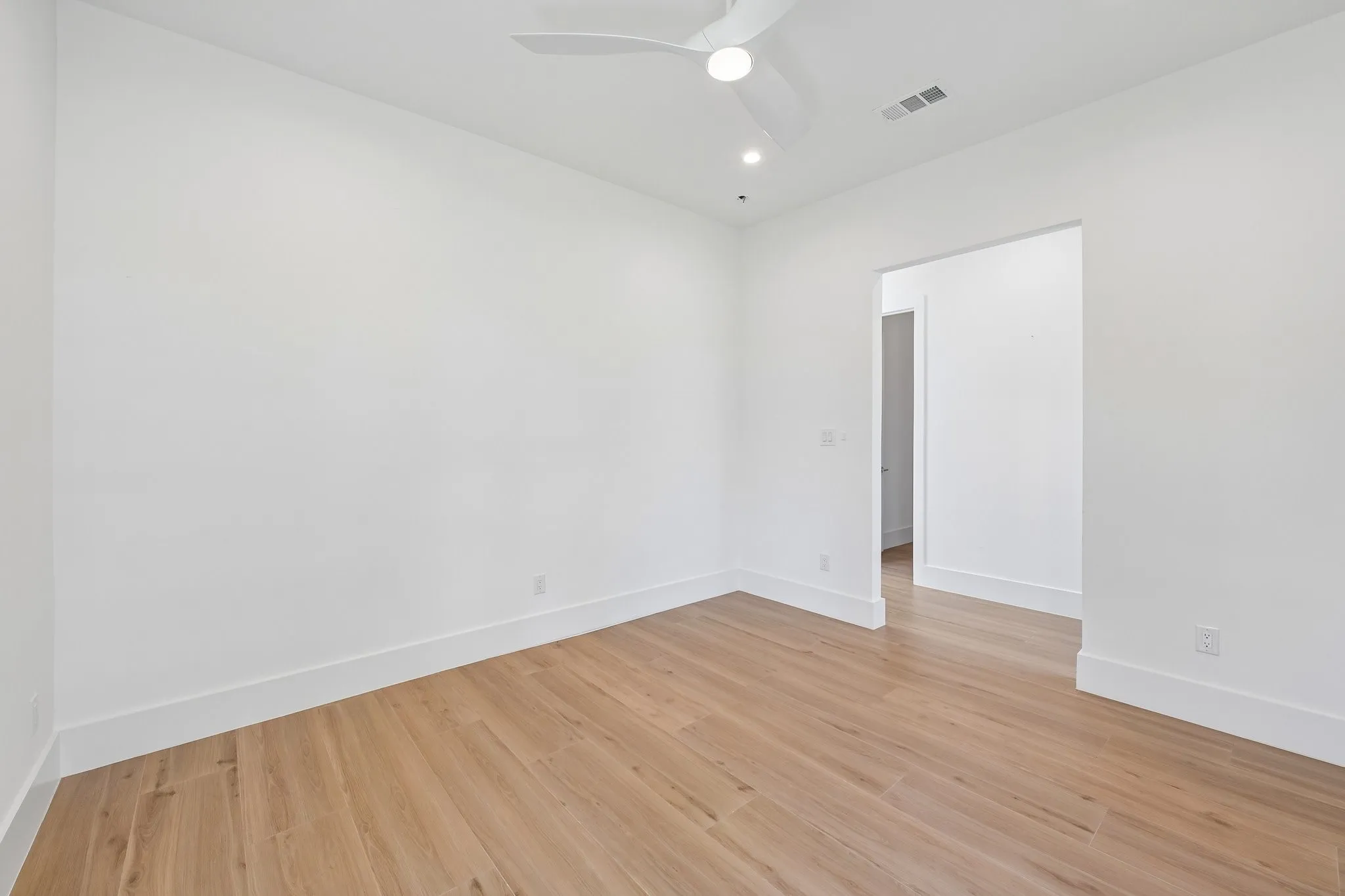 Single Family Residence For Sale in Dallas County , 3941 Adrian Drive, Dallas, Texas 75209, 5 Bedroom, 6 Bathroom, 2 Garage spaces, 4,236 Sqft, built in 2023, mls#21272869, Real Estate Agent in Dallas, Homes For Sale in Dallas county, Homes For Sale in Dallas, Realtor in Dallas Texas, Real Estate Brokerage Independent Realty Texas, Luminita Cordes Realtor