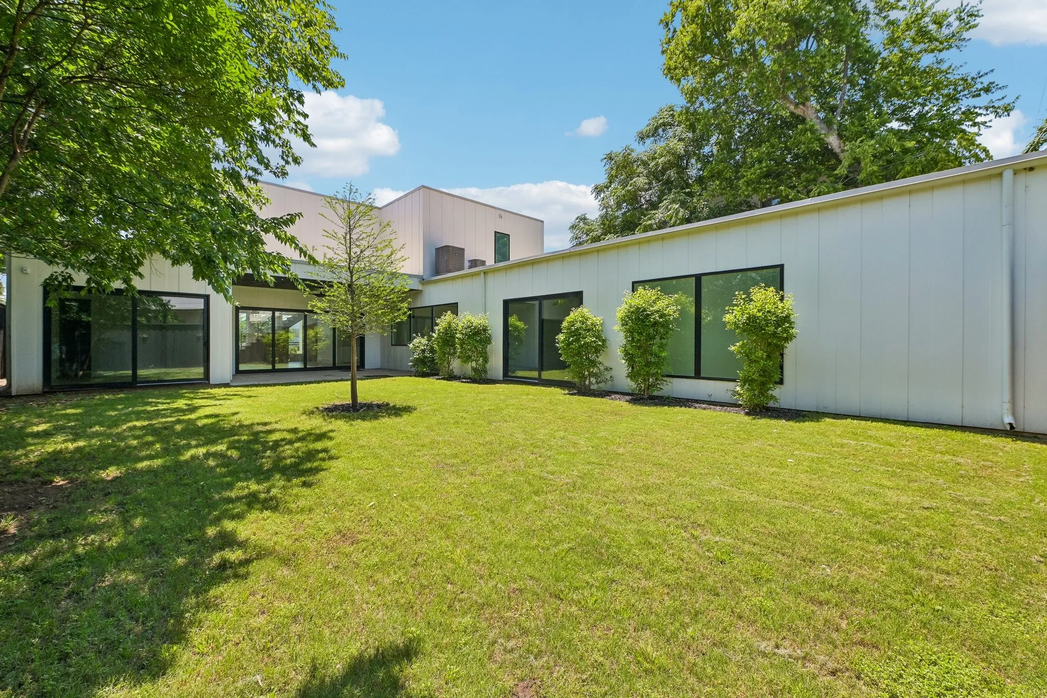 Single Family Residence For Sale in Dallas County , 3941 Adrian Drive, Dallas, Texas 75209, 5 Bedroom, 6 Bathroom, 2 Garage spaces, 4,236 Sqft, built in 2023, mls#21272869, Real Estate Agent in Dallas, Homes For Sale in Dallas county, Homes For Sale in Dallas, Realtor in Dallas Texas, Real Estate Brokerage Independent Realty Texas, Luminita Cordes Realtor