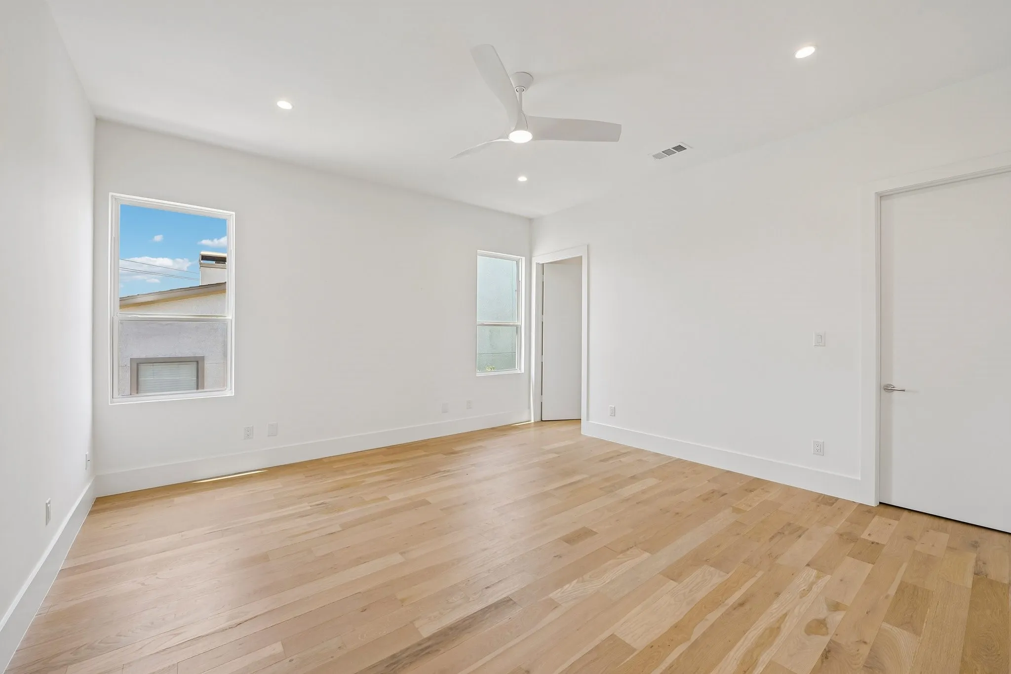 Single Family Residence For Sale in Dallas County , 3941 Adrian Drive, Dallas, Texas 75209, 5 Bedroom, 6 Bathroom, 2 Garage spaces, 4,236 Sqft, built in 2023, mls#21272869, Real Estate Agent in Dallas, Homes For Sale in Dallas county, Homes For Sale in Dallas, Realtor in Dallas Texas, Real Estate Brokerage Independent Realty Texas, Luminita Cordes Realtor