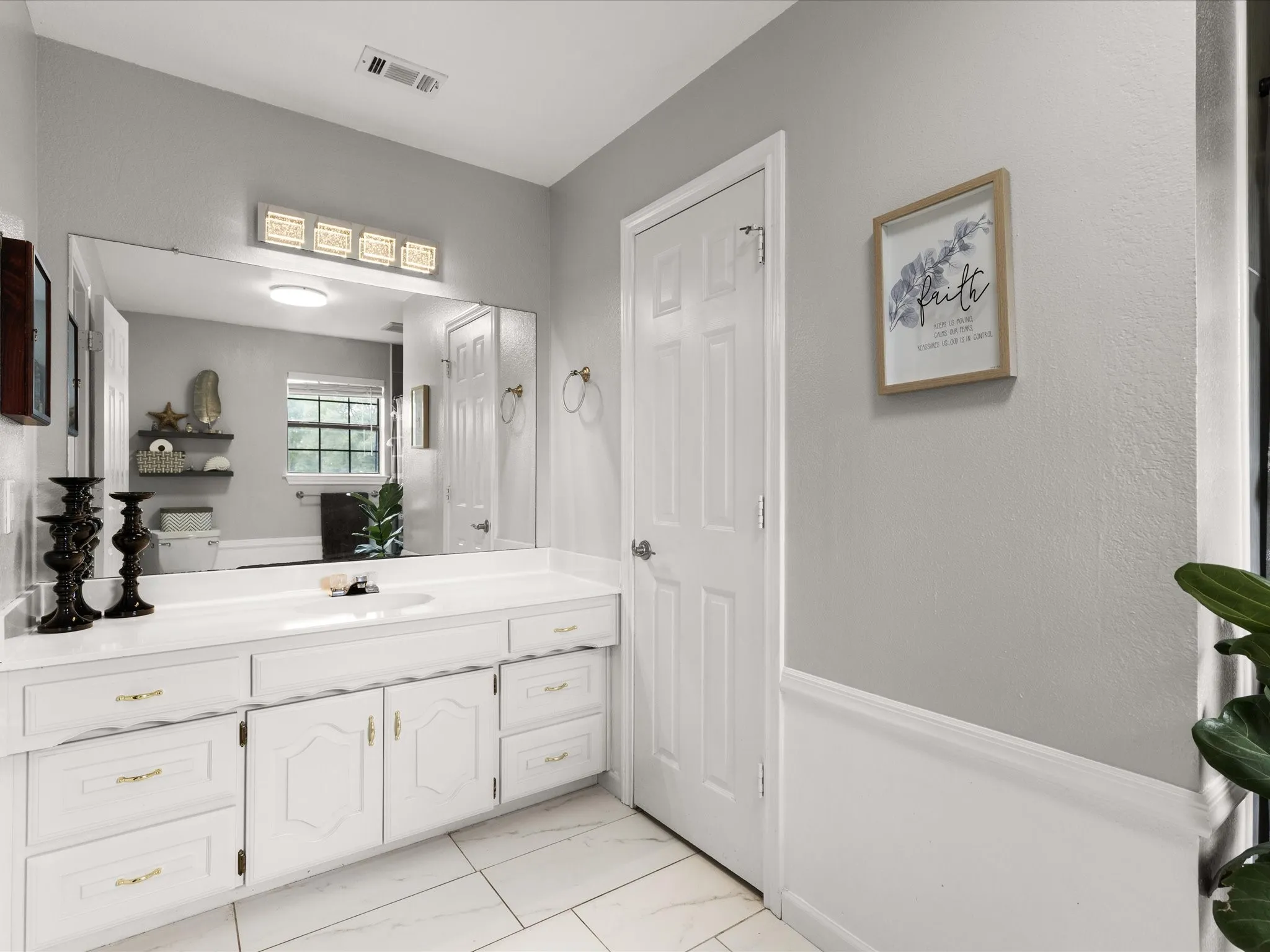 Single Family Residence For Sale in Rains County , 300 Rs County Road 3367, Emory, Texas 75440, 3 Bedrooms, 2 Bathrooms, Garage spaces, 1,626 Sqft, built in 1998, Price $509,995, mls#21272602, Real Estate Agent in Emory, Homes For Sale in Rains county, Homes For Sale in Emory, Realtor in Emory Texas, Real Estate Brokerage Independent Realty Texas, Luminita Cordes Realtor